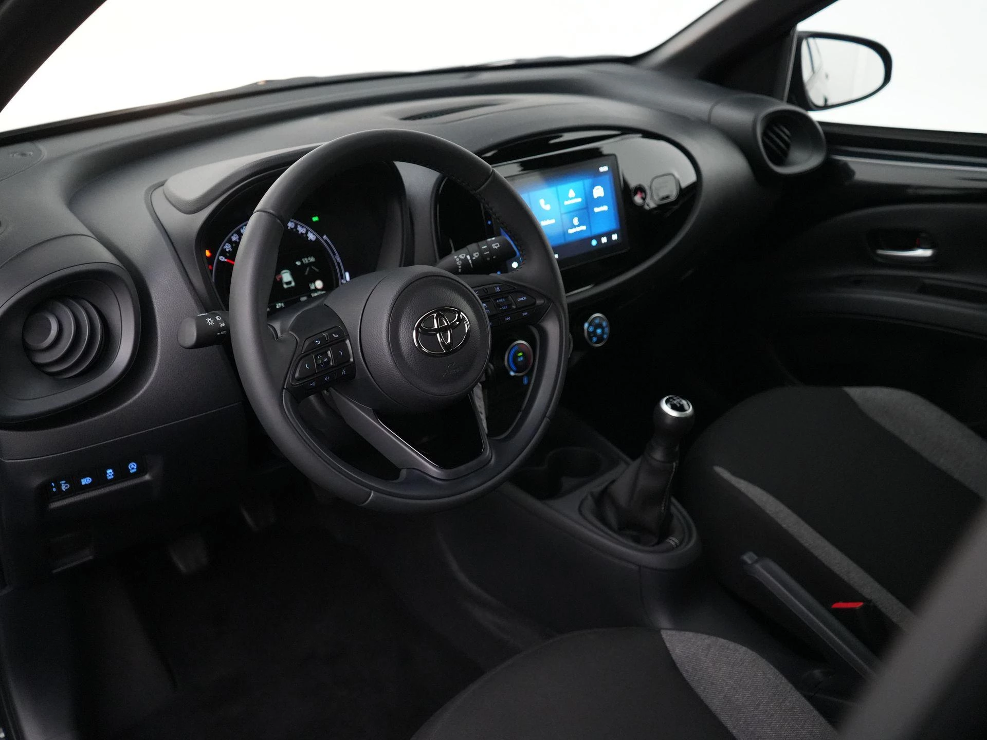 Toyota Aygo X 1.0 VVT-i MT Play