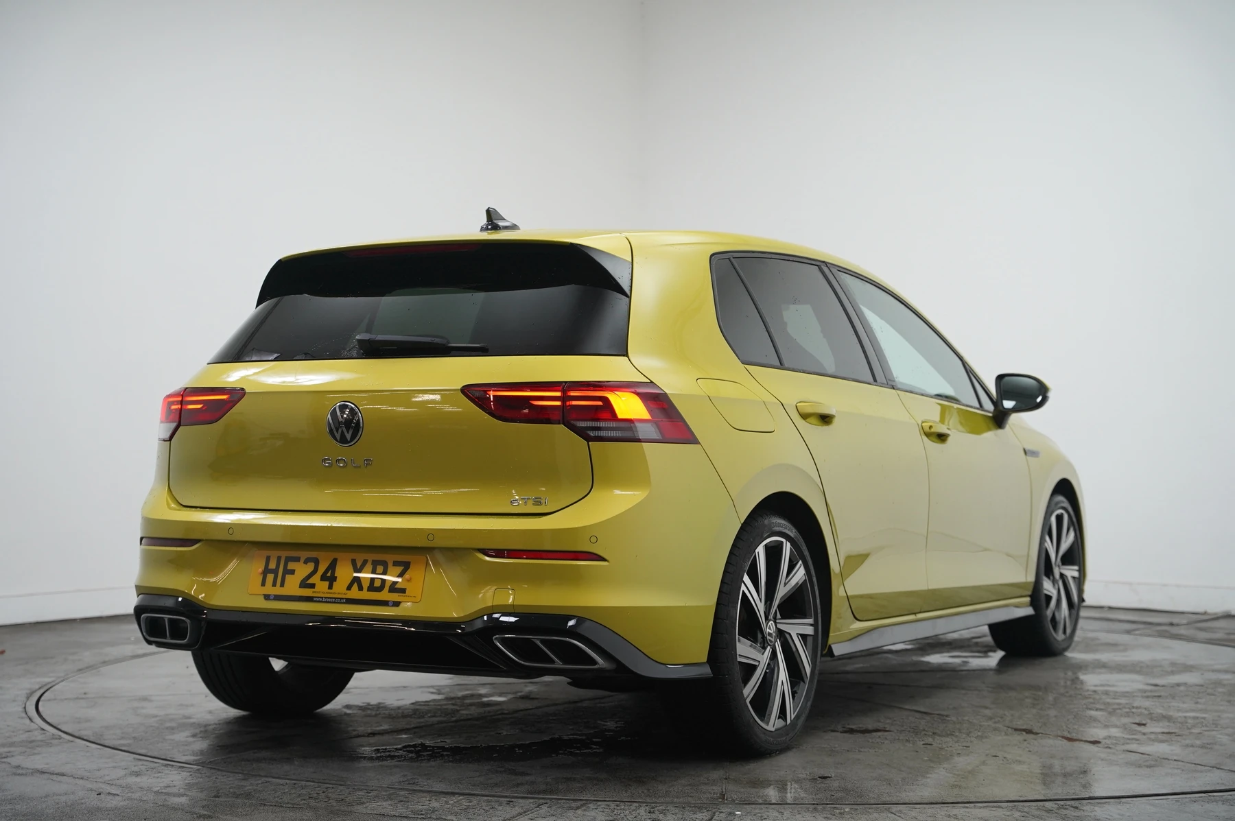 Volkswagen-Golf-image-13