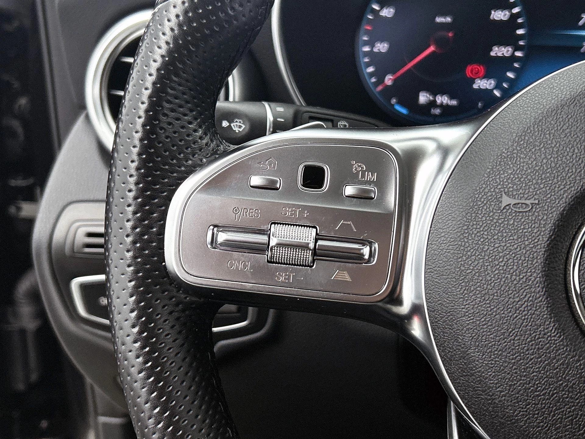 Mercedes-Benz-GLC-image-5