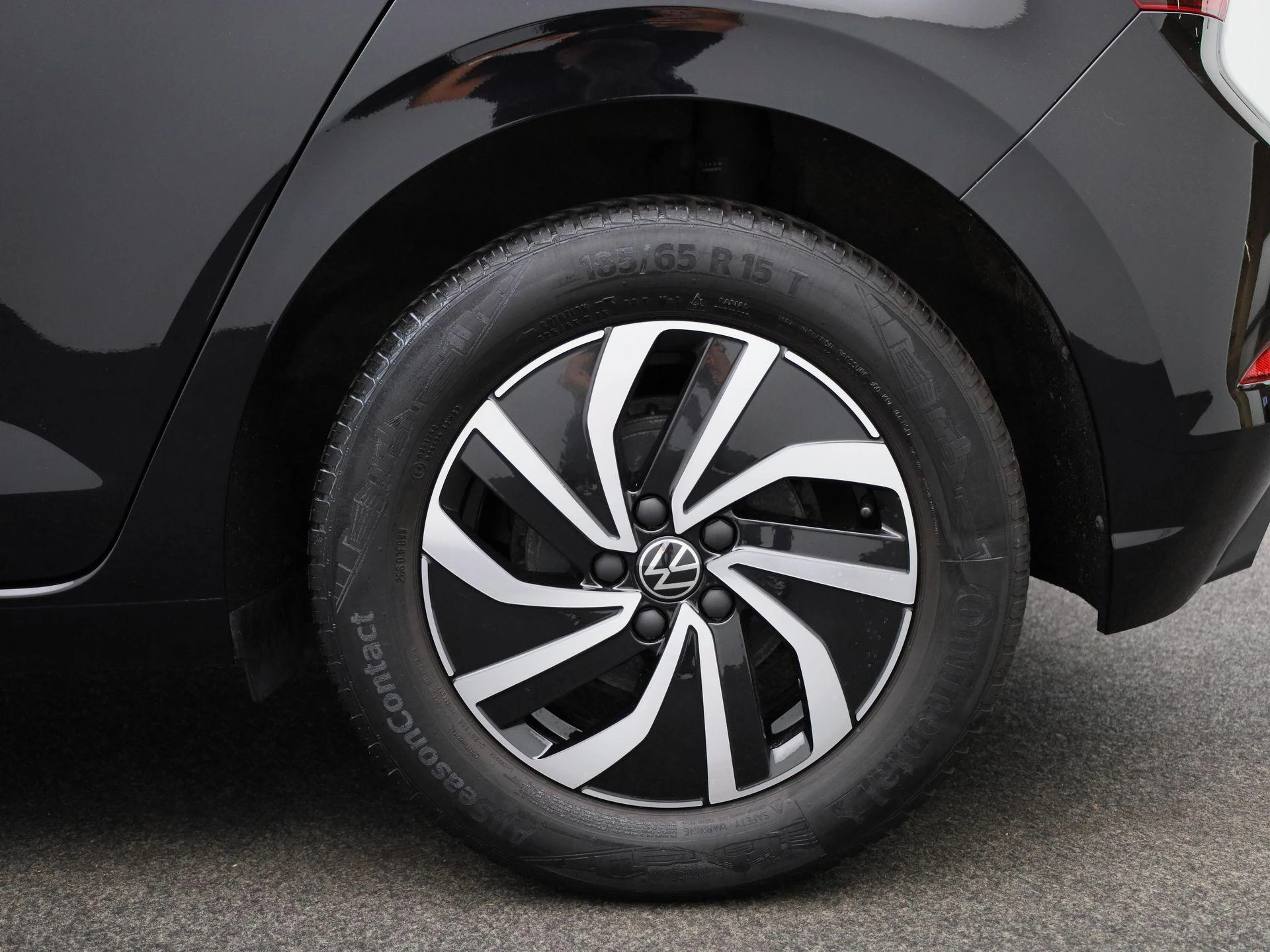 Volkswagen-Polo-image-12