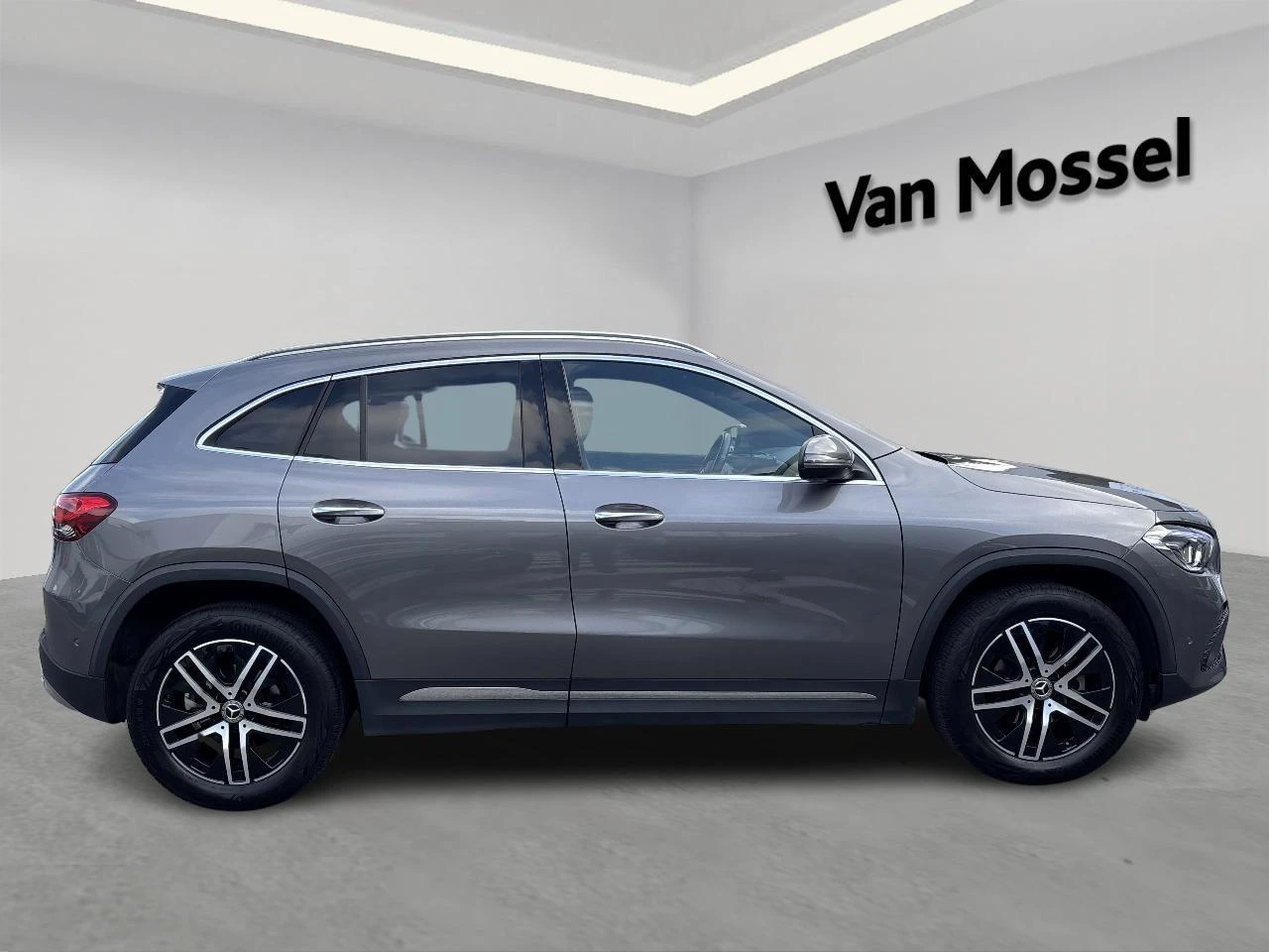 Mercedes-Benz-GLA-image-4