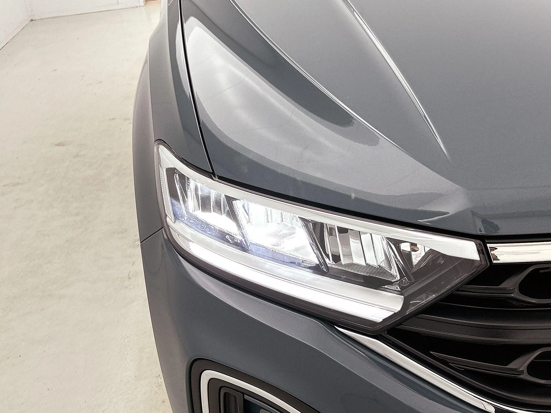 Volkswagen-T-Roc-image-13