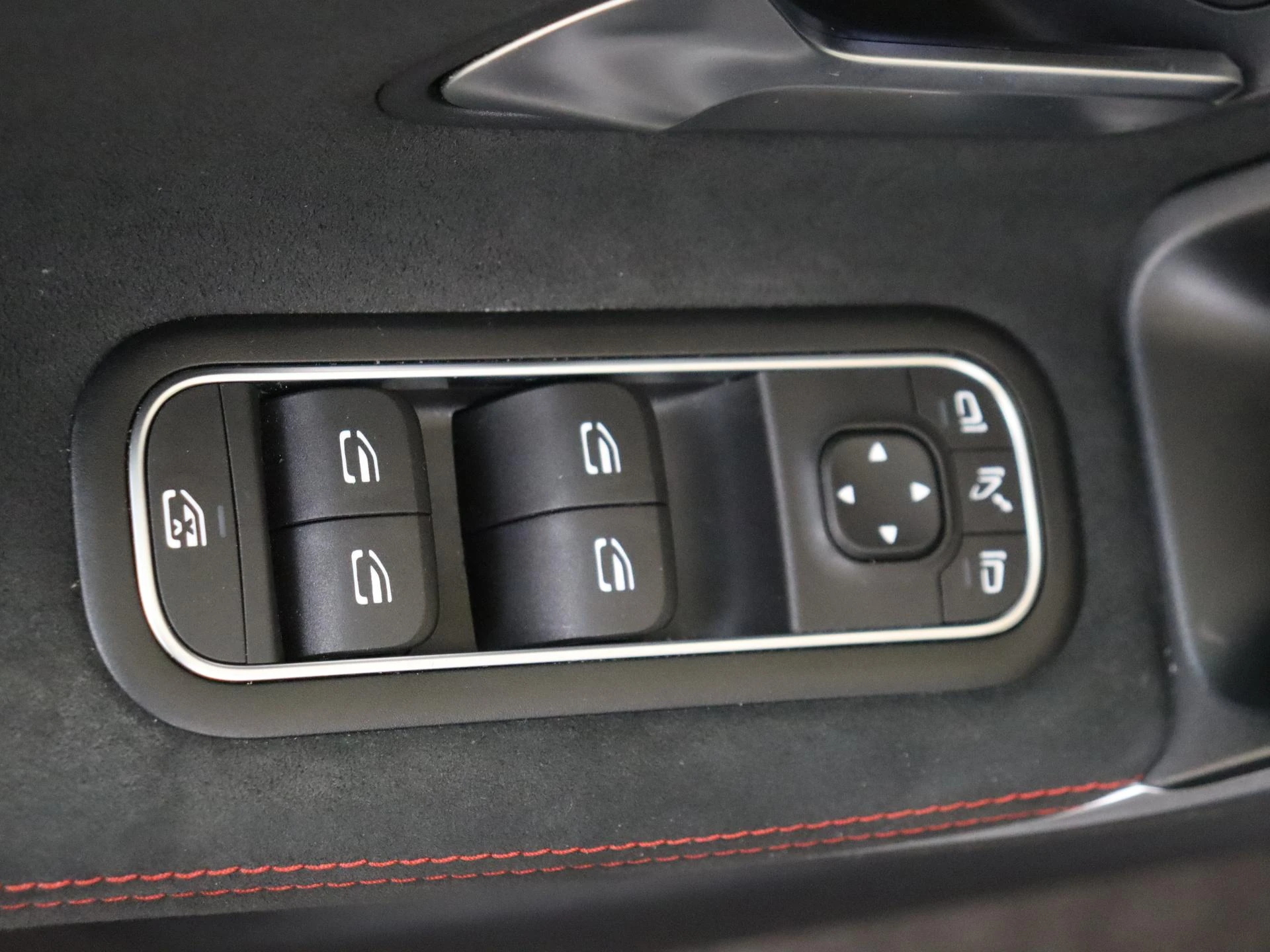 Mercedes-Benz-CLA-image-27