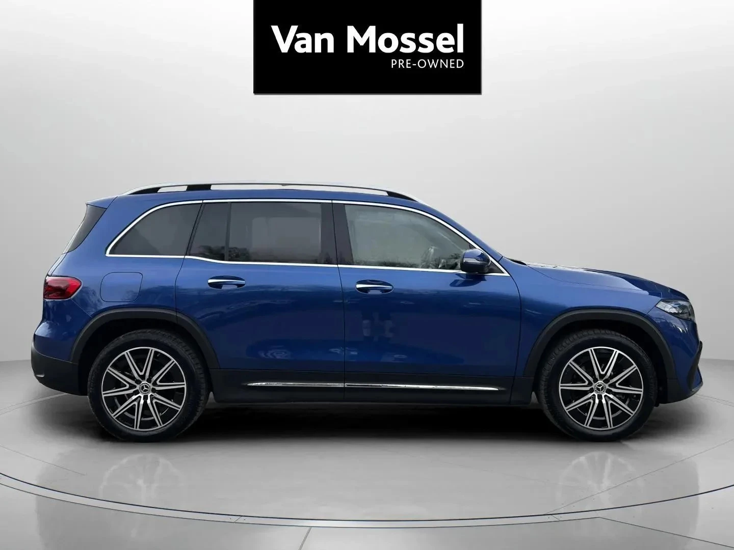 Mercedes-Benz-EQB-image-3