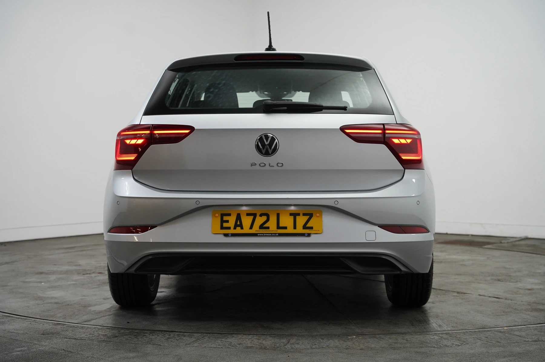 Volkswagen-Polo-image-14