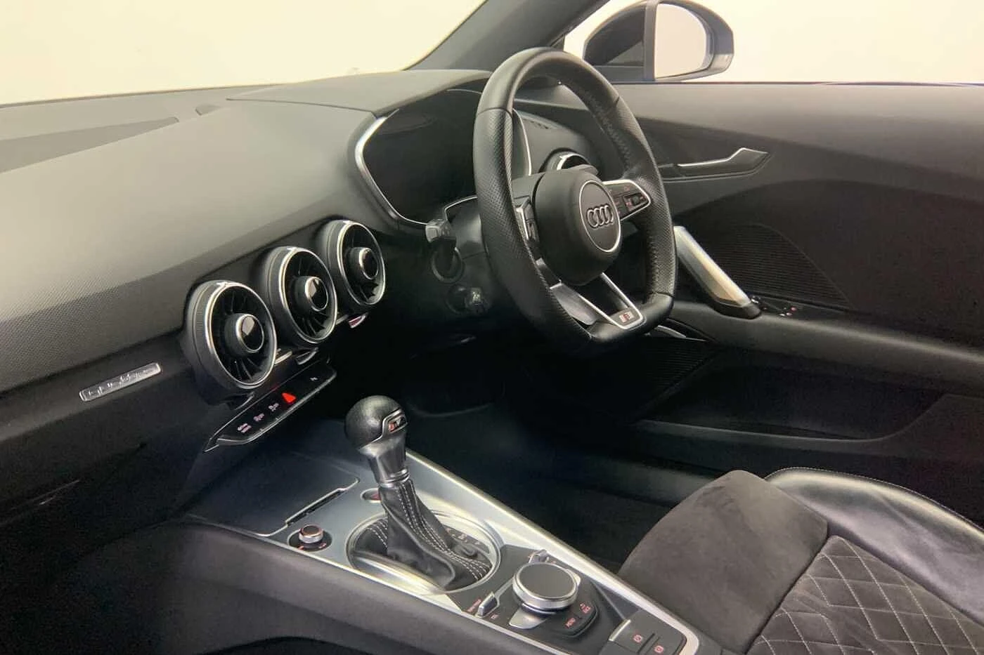 Audi-TT-image-1
