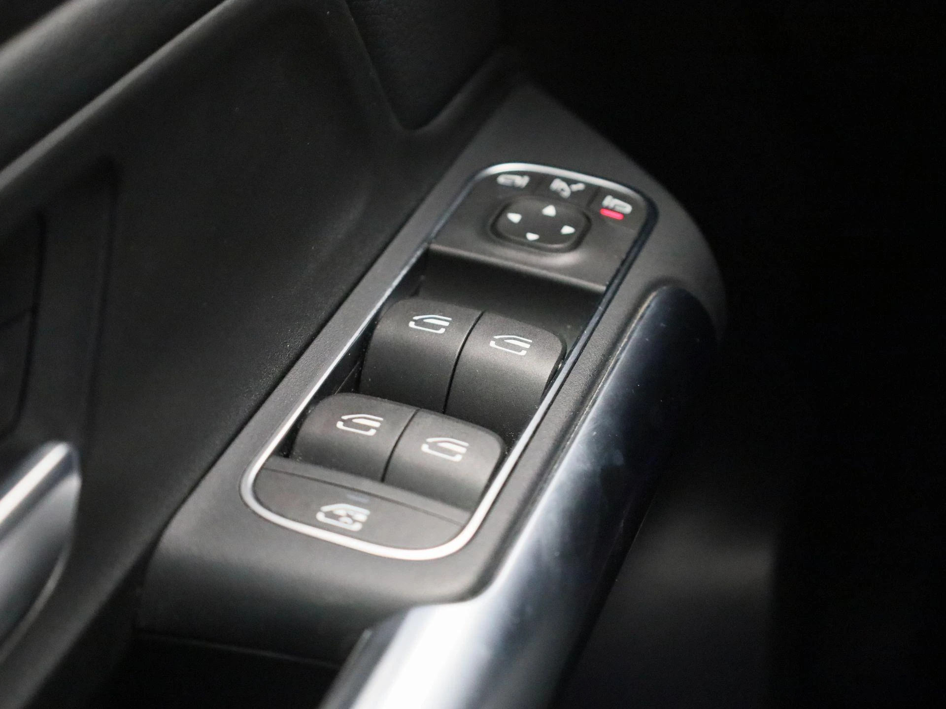 Mercedes-Benz-EQA-image-33