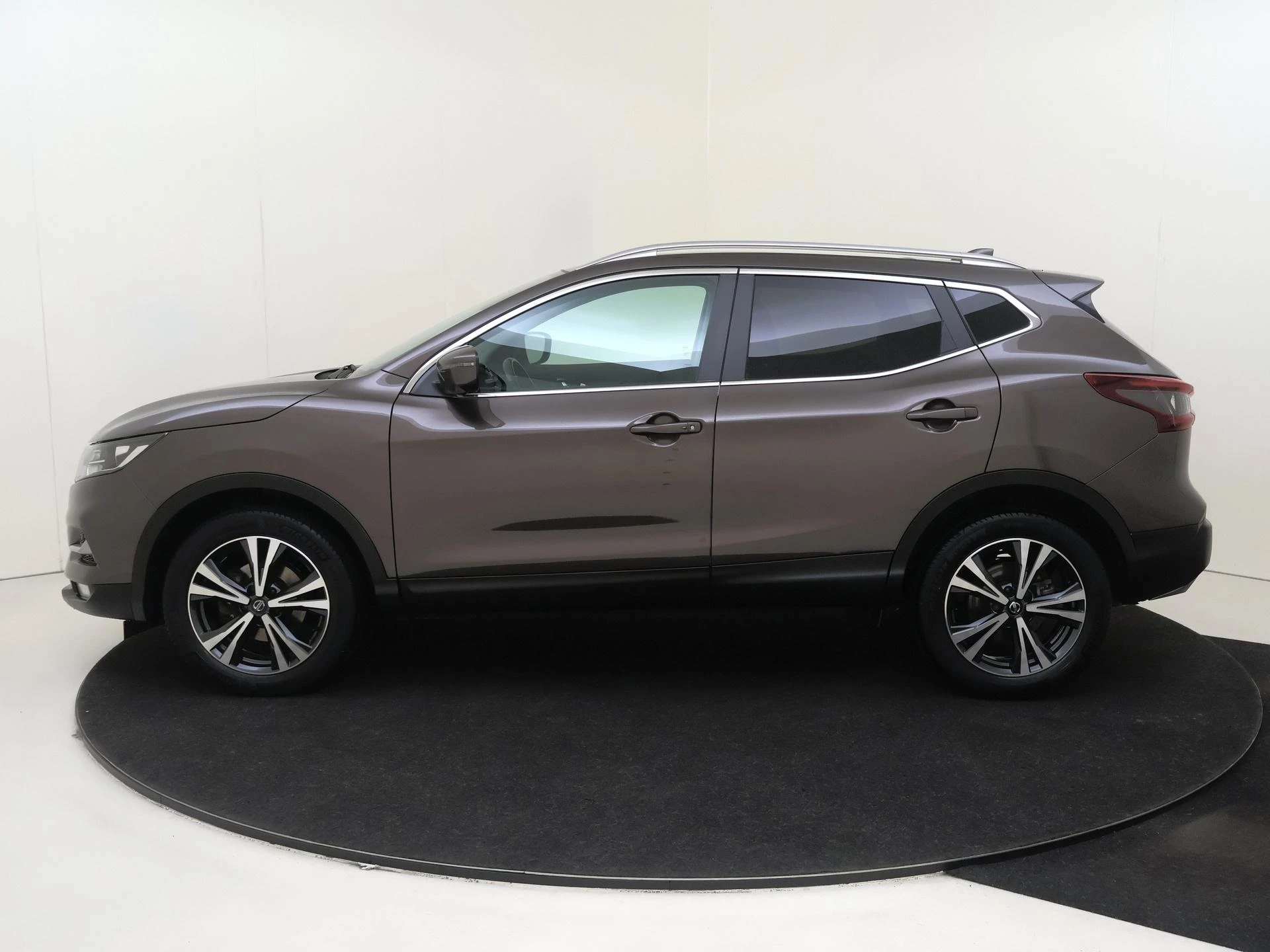 Nissan-QASHQAI-image-7