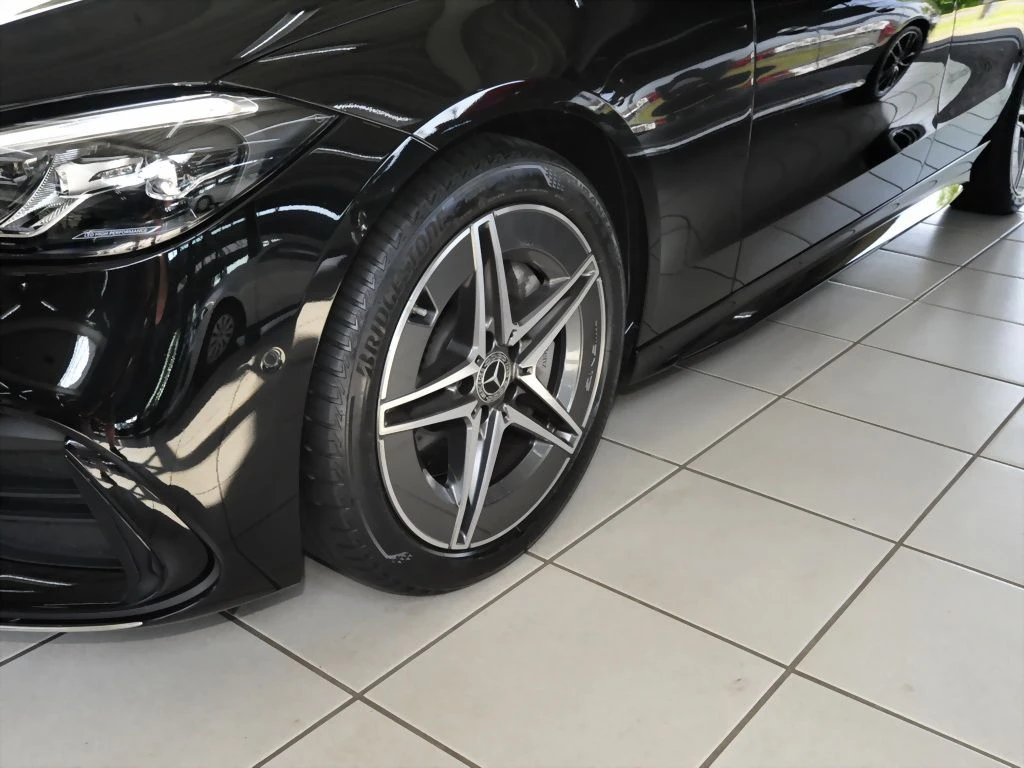Mercedes-Benz-C-Klasse 300-image-6