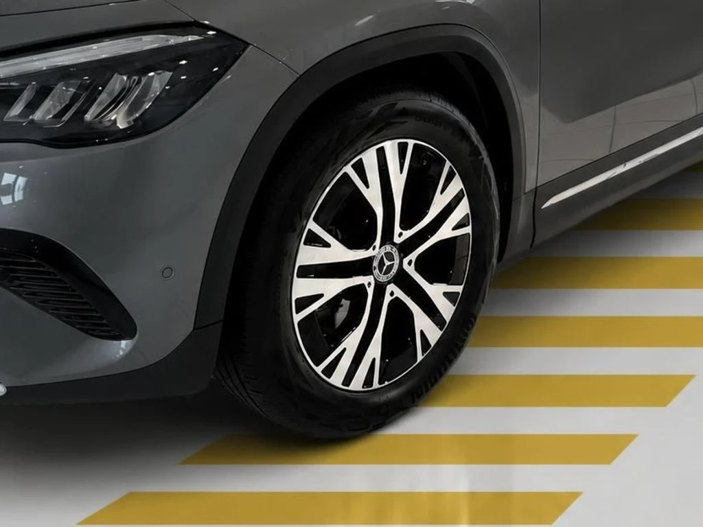 Mercedes-Benz-GLA 200-image-5