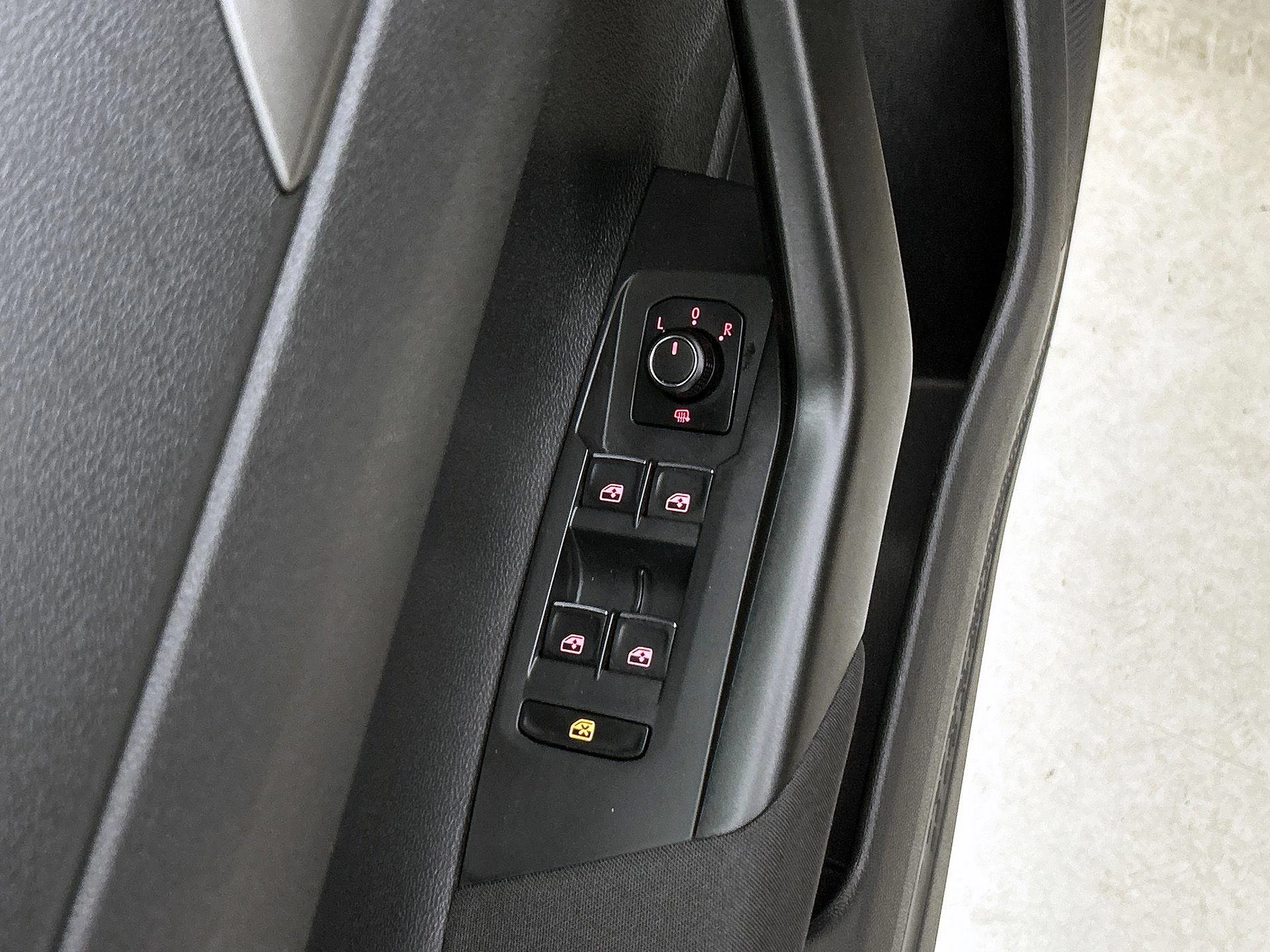 Volkswagen-Polo-image-27