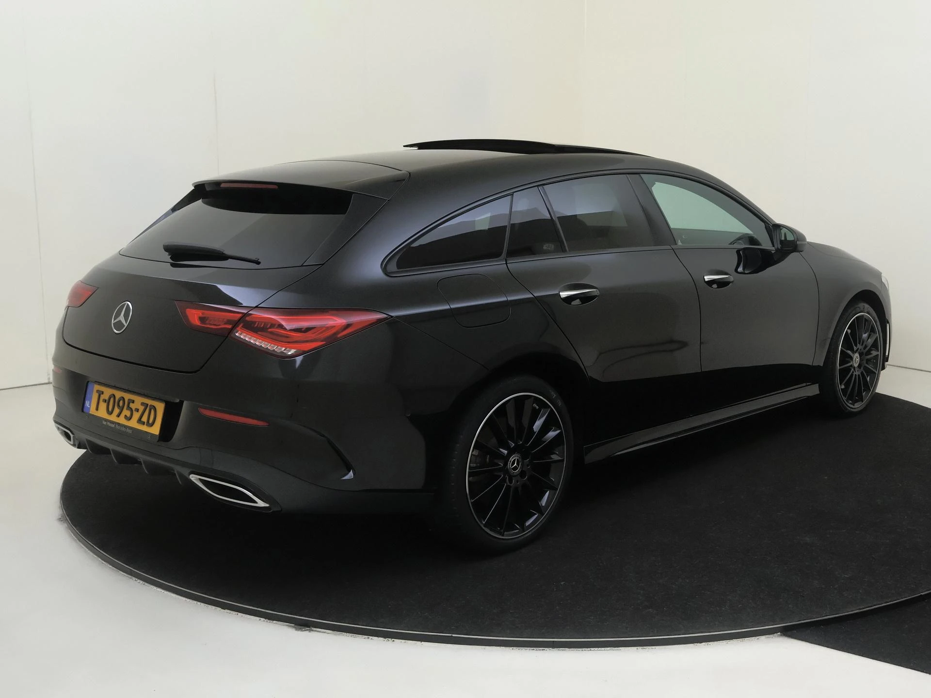 Mercedes-Benz-CLA-image-1