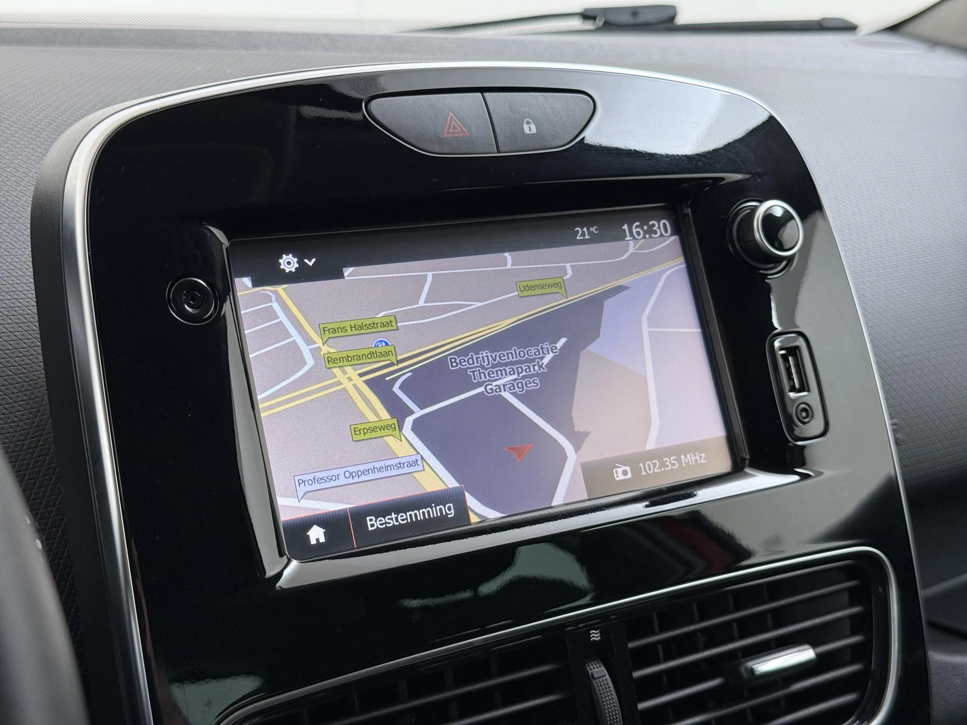 Renault-Clio-image-30