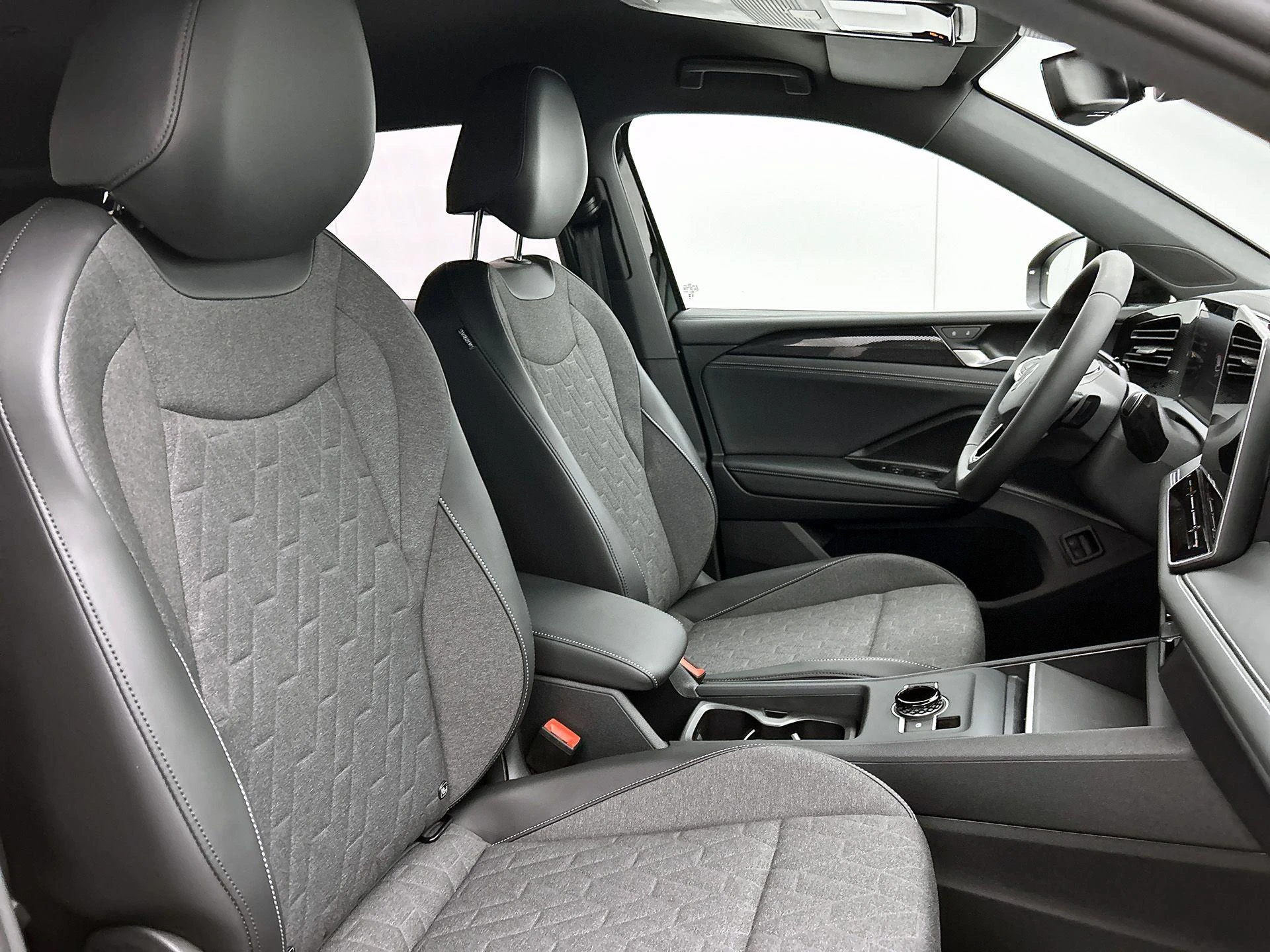 Volkswagen-Tiguan-image-35