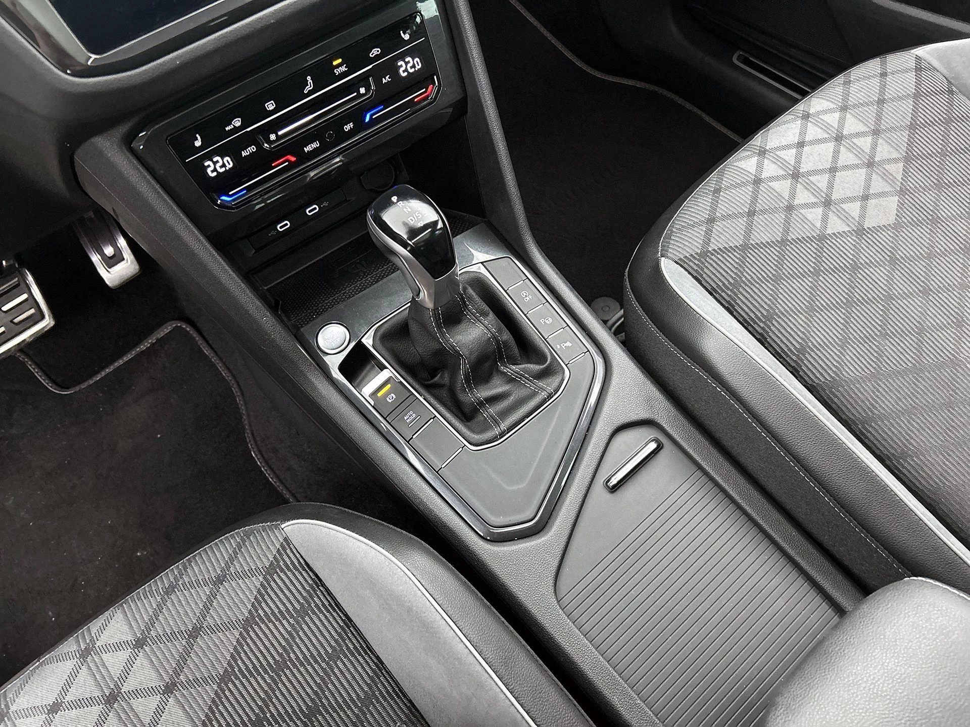 Volkswagen-Tiguan-image-23