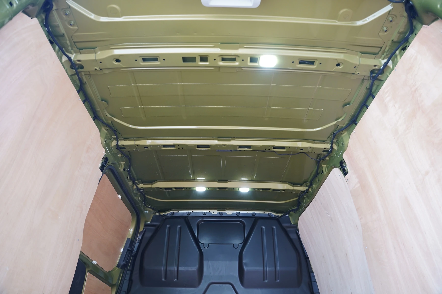 Volkswagen-Transporter-image-26