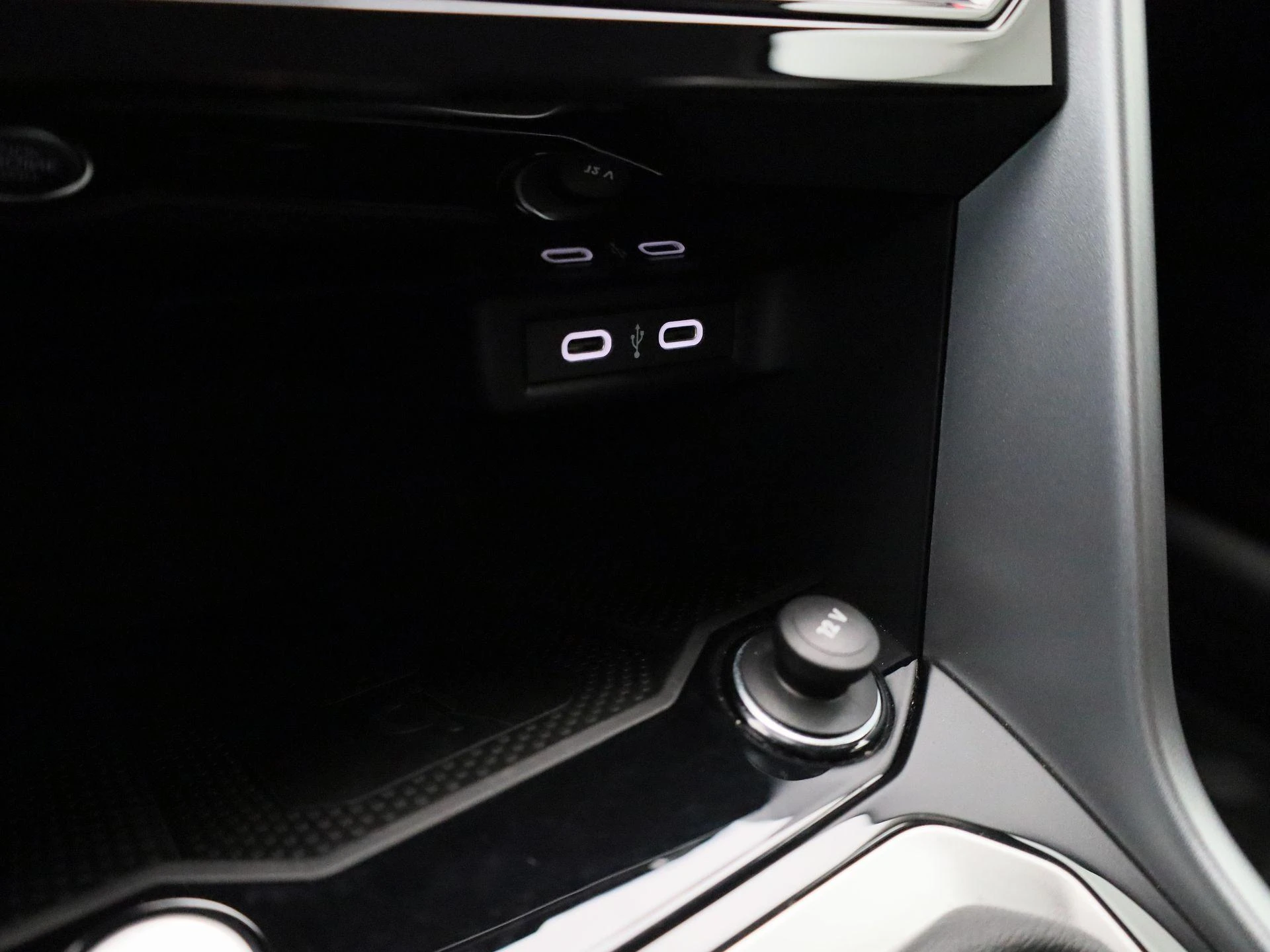 Volkswagen-T-Roc-image-23