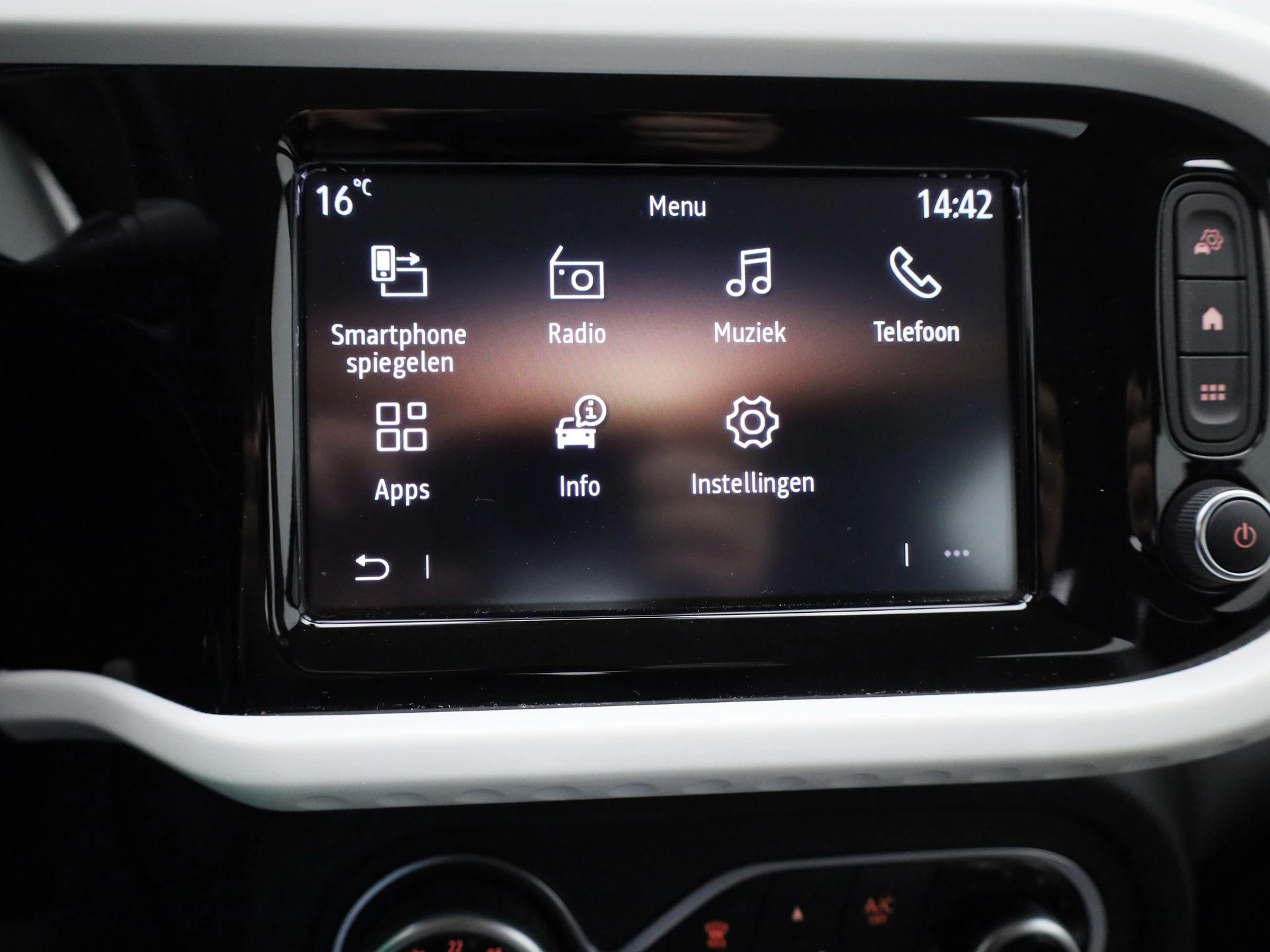 Renault-Twingo-image-26