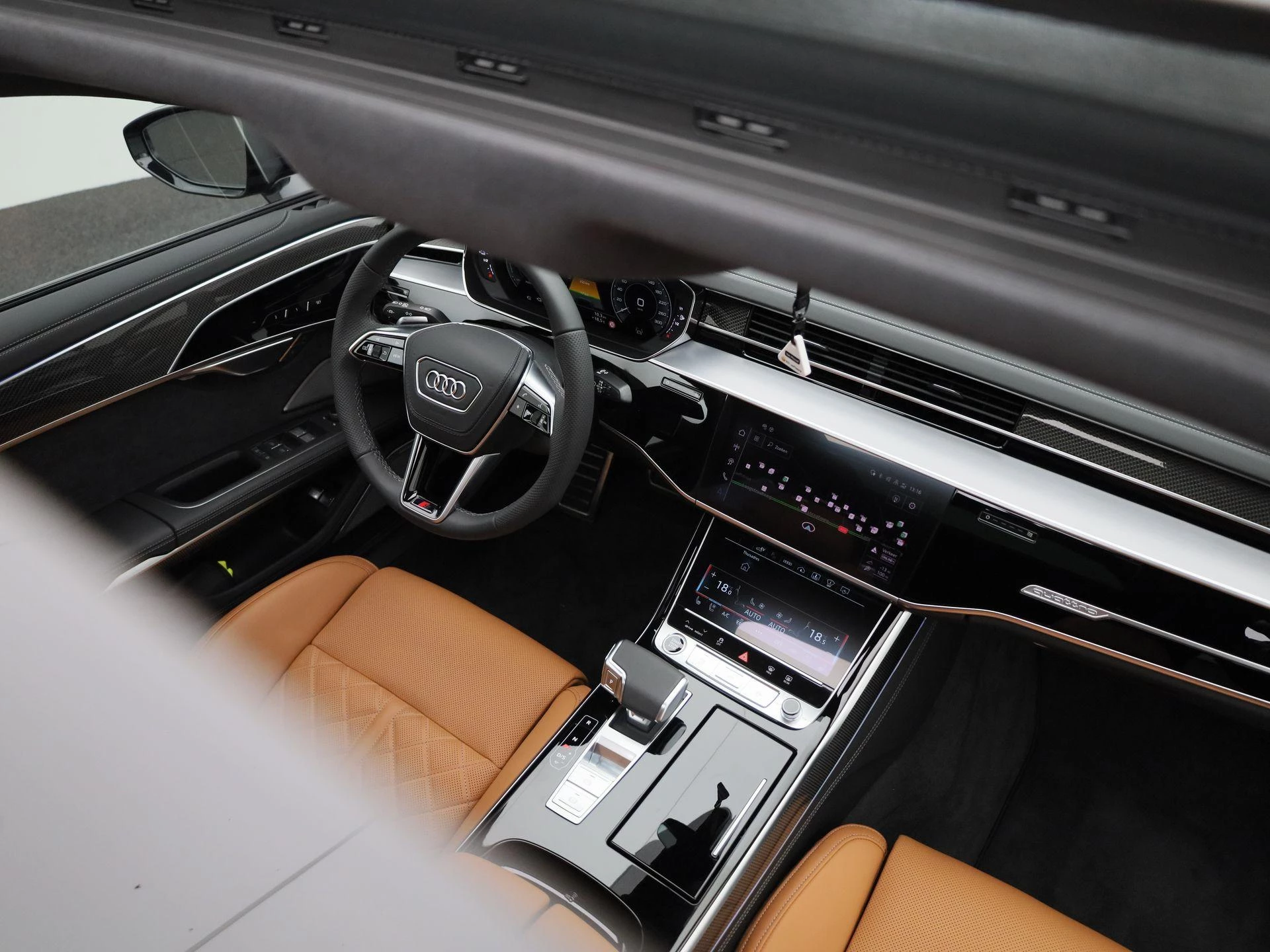 Audi A8 60 TFSI e quattro Lang 340 PK