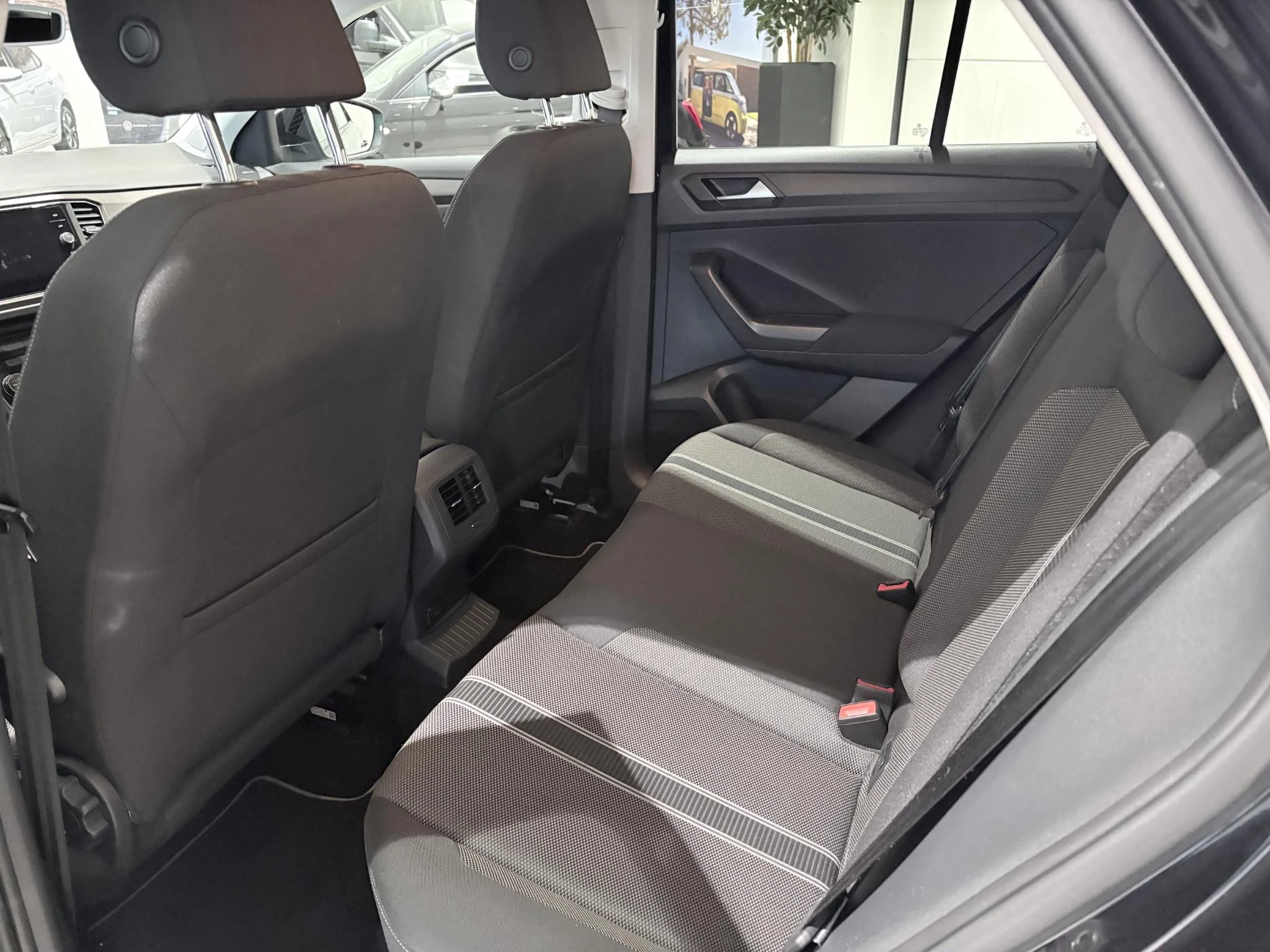 Volkswagen-T-Roc-image-8