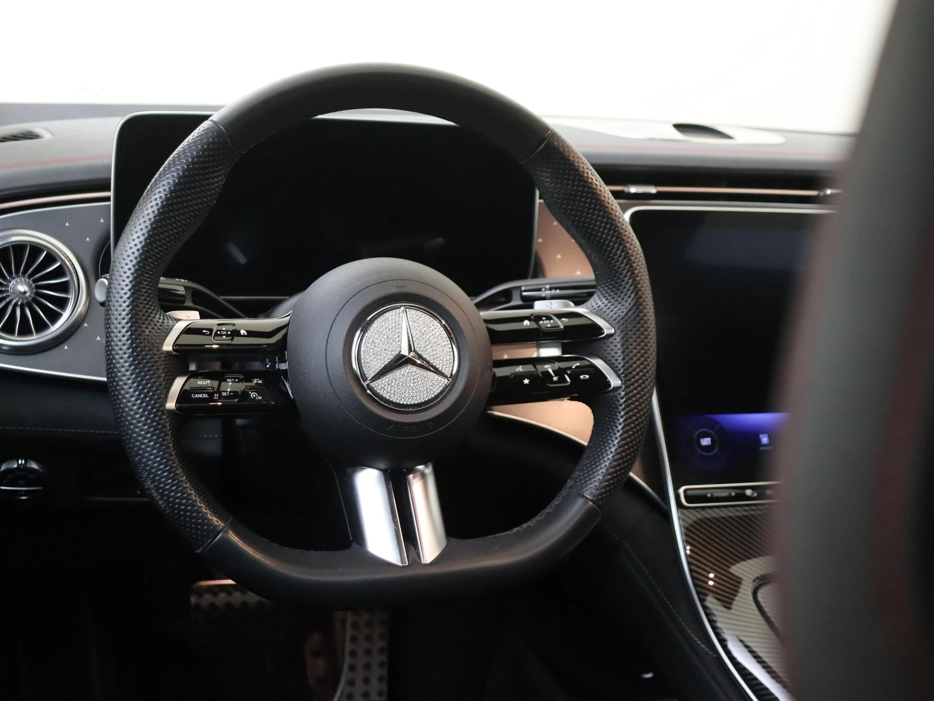Mercedes-Benz-EQE-image-9
