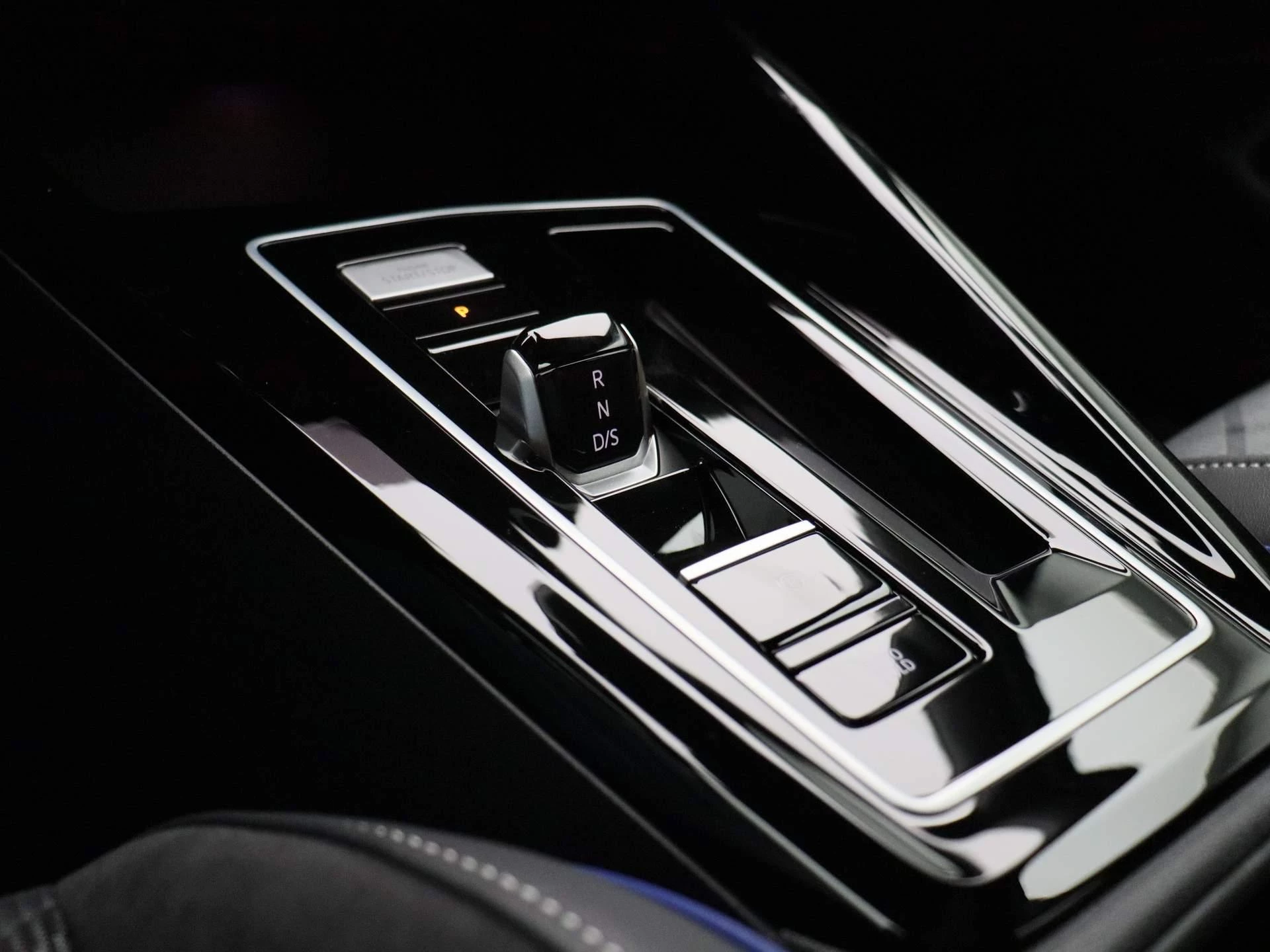 Volkswagen-Golf-image-18