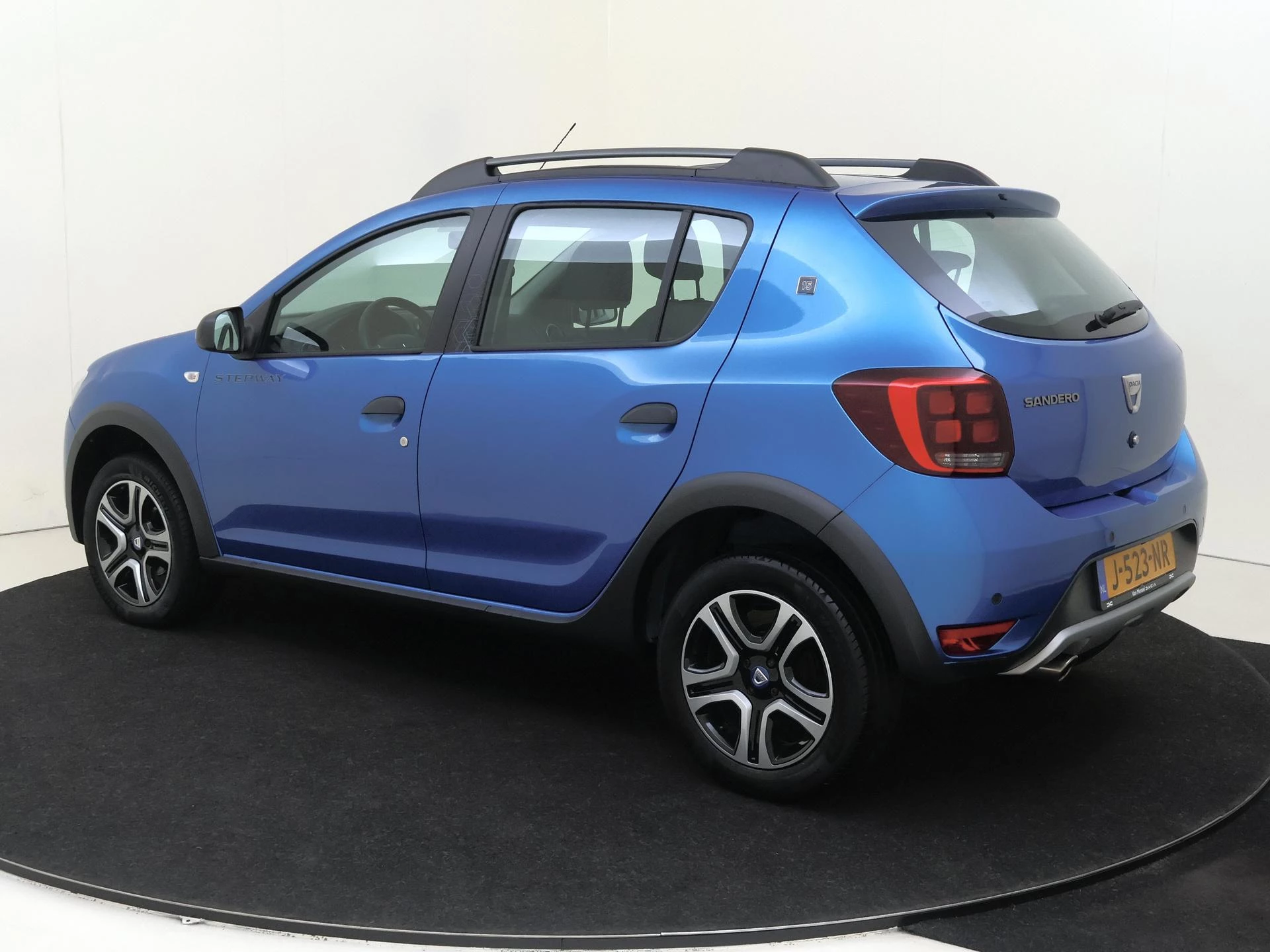 Dacia-Sandero Stepway-image-2