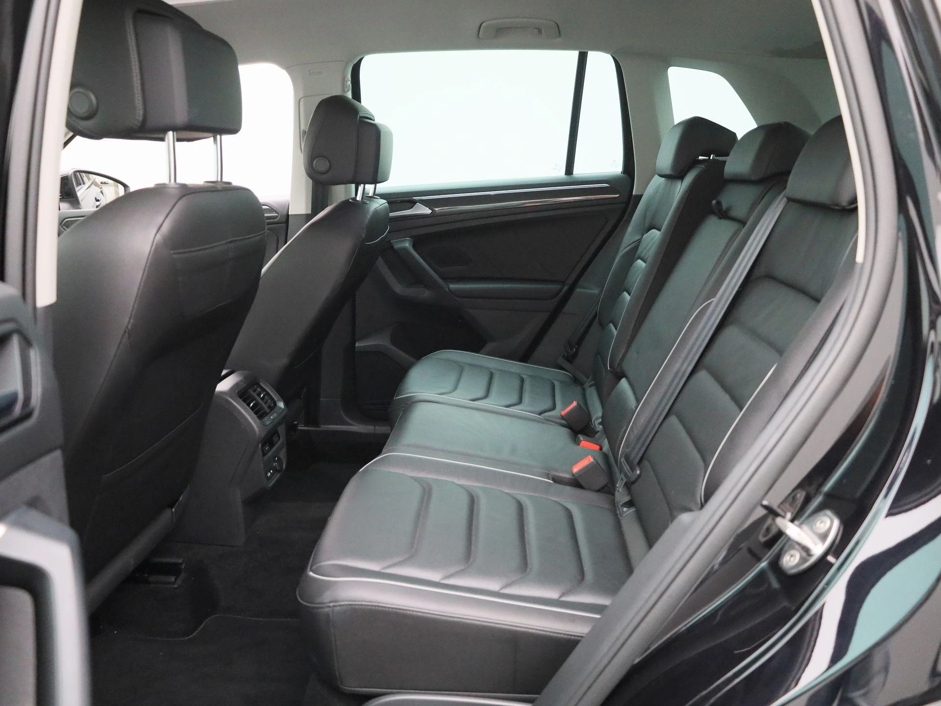 Volkswagen-Tiguan-image-10