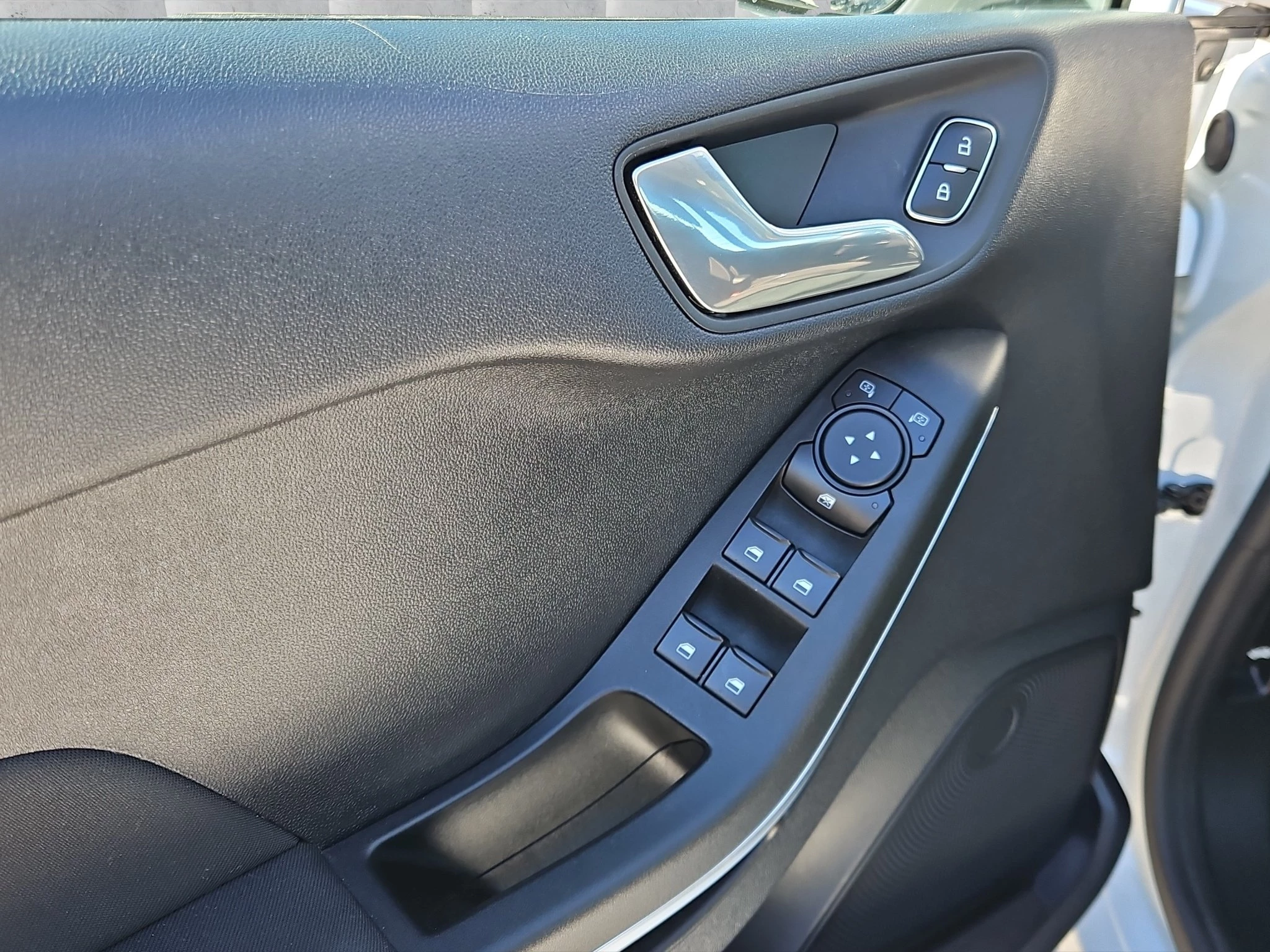 Ford Fiesta Titanium LED | KLIMAAUTOMATIK | PDC | BT