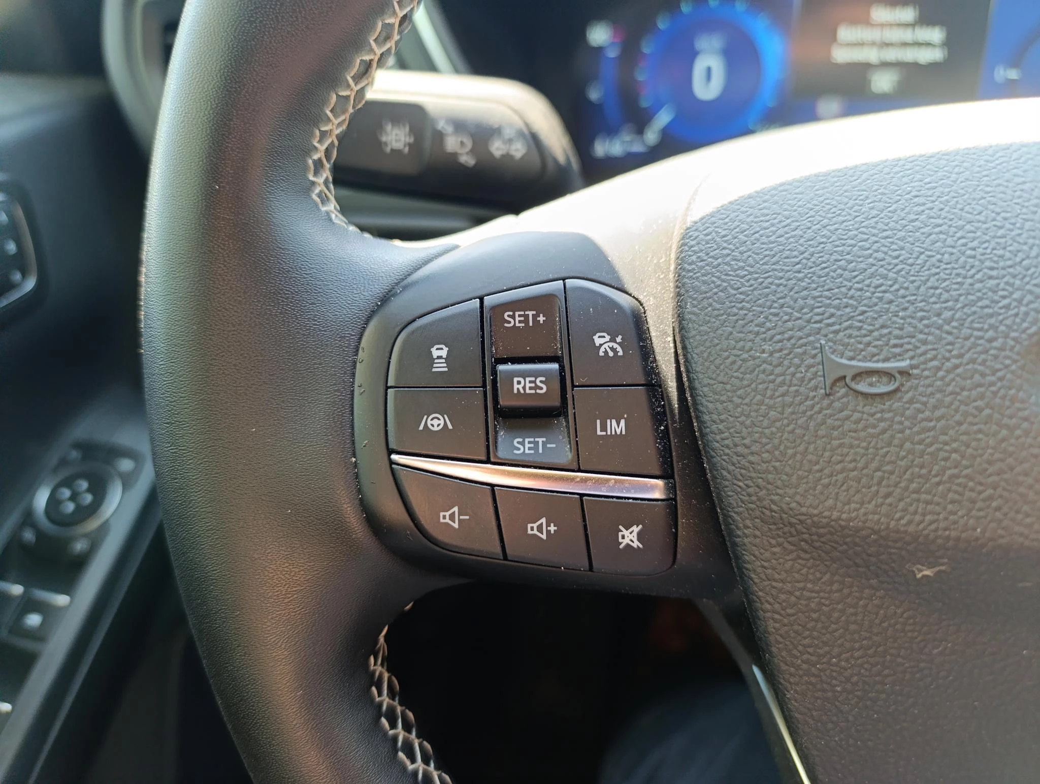 Ford-Kuga-image-24