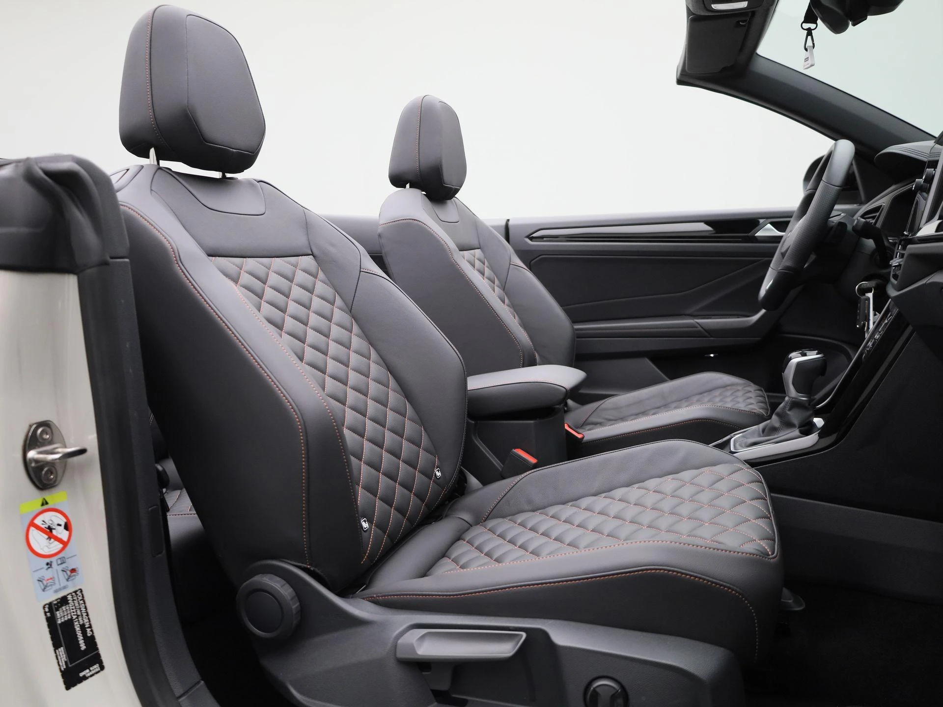 Volkswagen-T-Roc-image-36