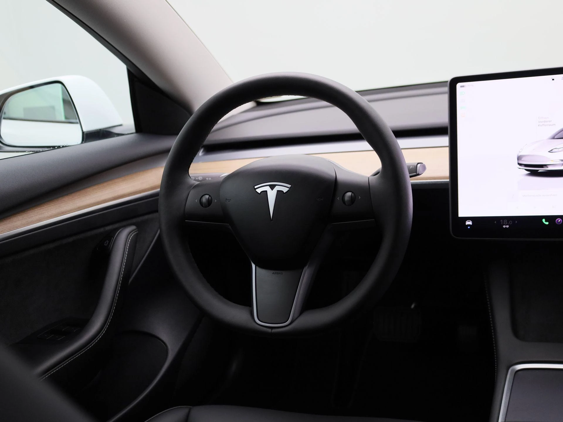 Tesla-Model 3-image-9