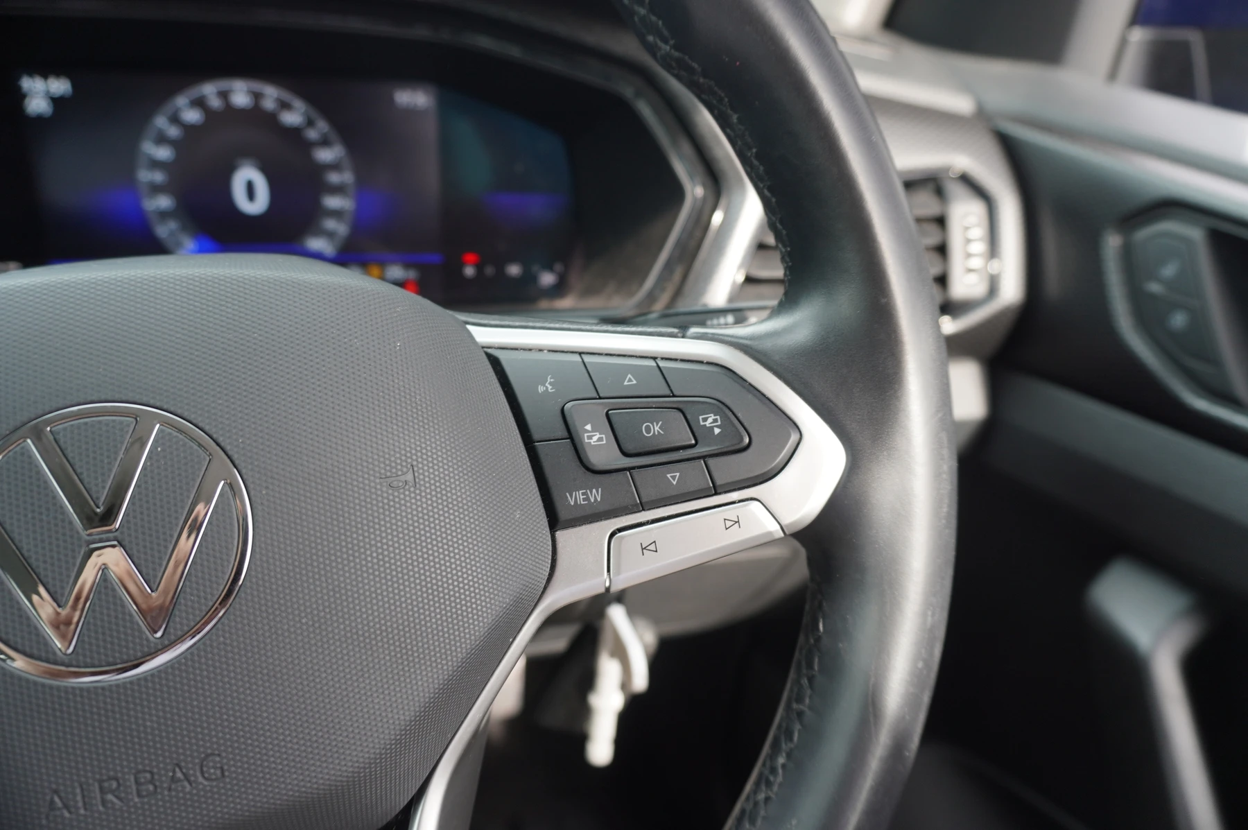 Volkswagen-T-Cross-image-19