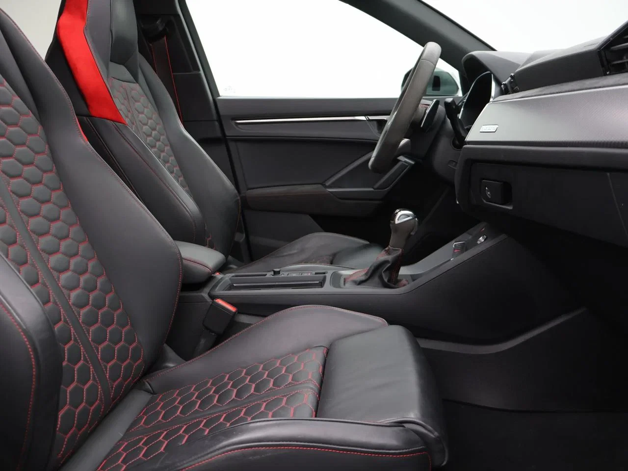 Audi-RSQ3-image-23
