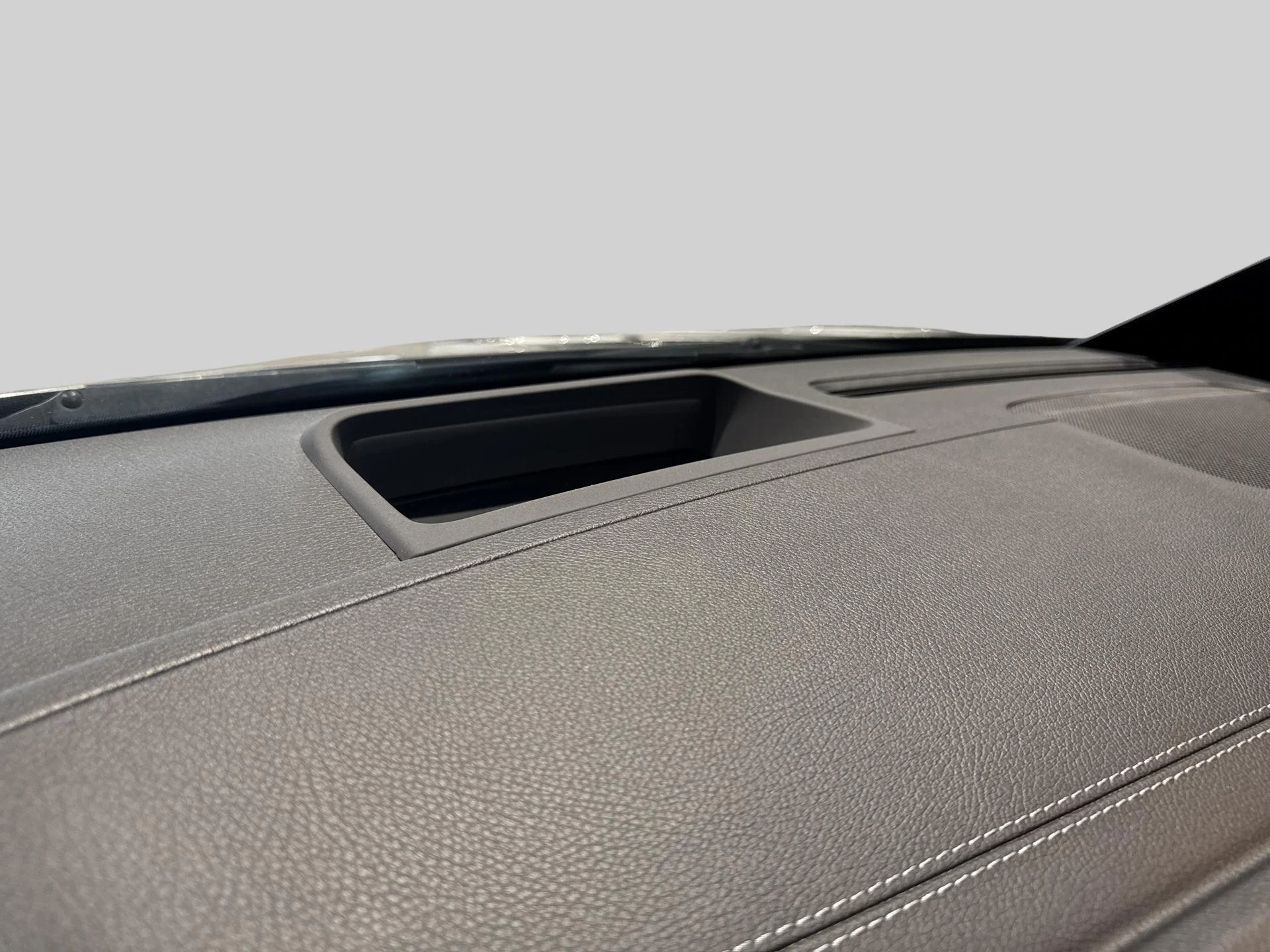 Mercedes-Benz-GLA-image-16