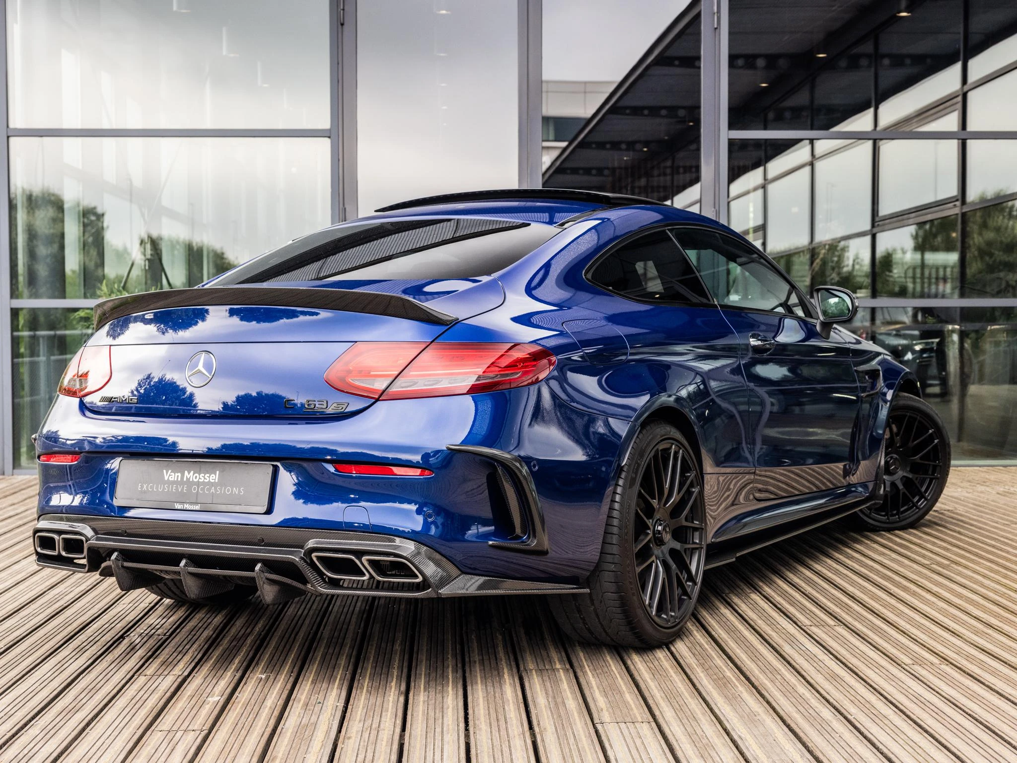 Mercedes-Benz-C-Klasse-image-2