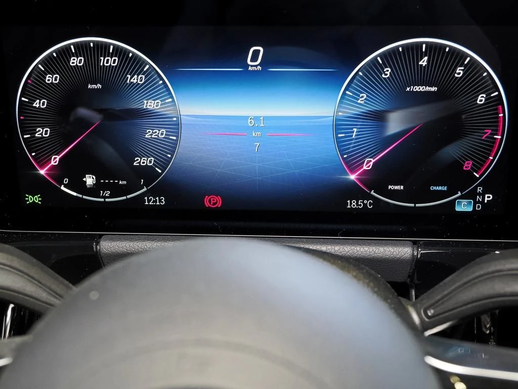 Mercedes-Benz-GLA 180-image-7