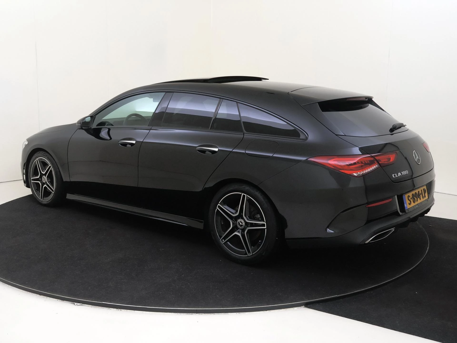 Mercedes-Benz-CLA-image-2