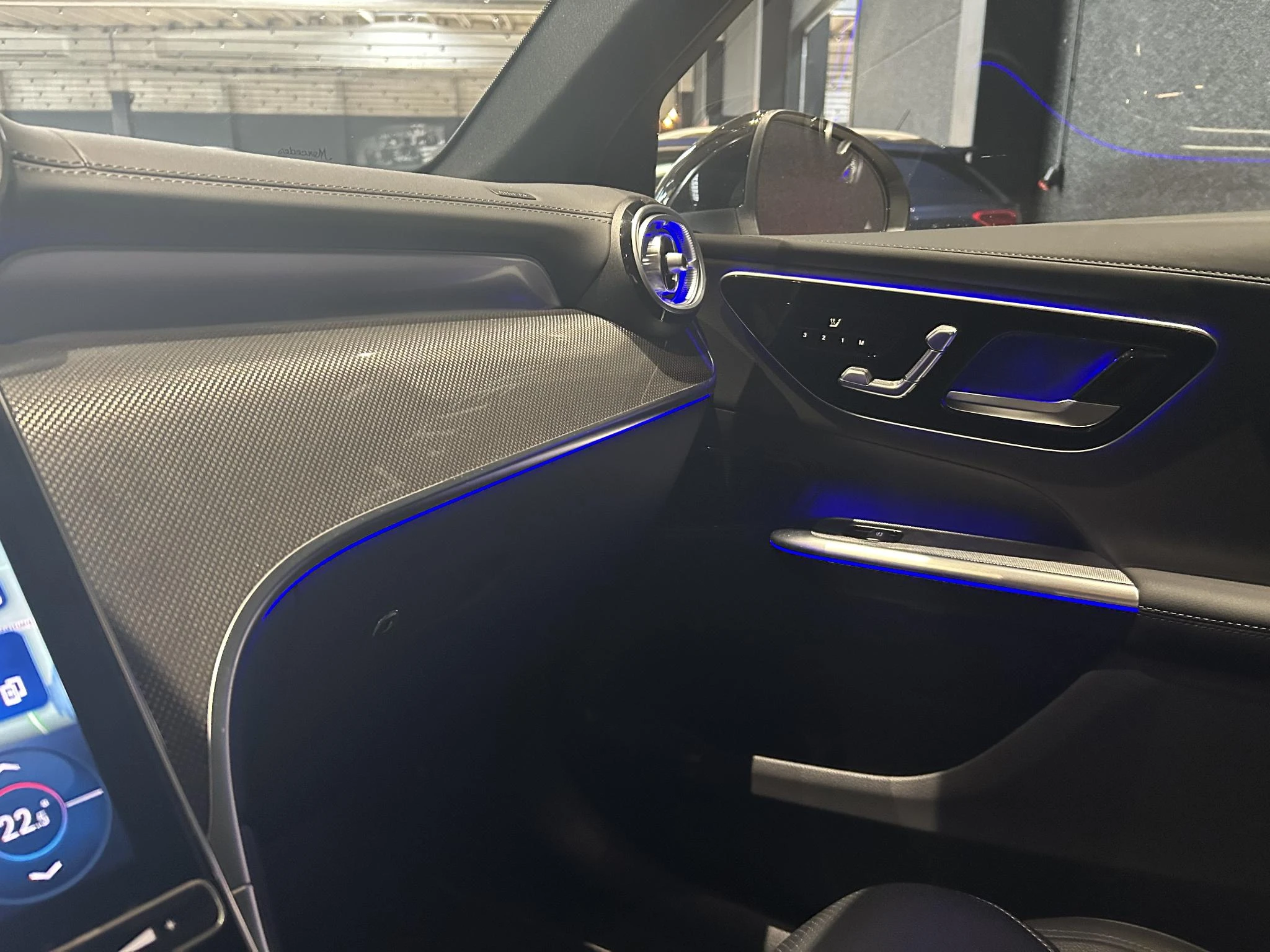 Mercedes-Benz-GLC-image-12