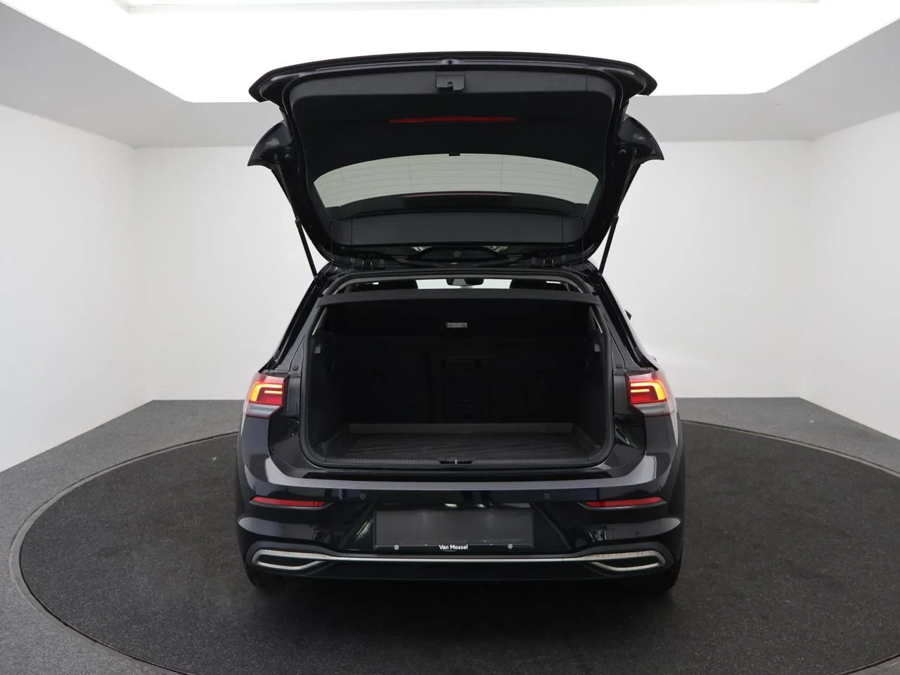 Volkswagen-Golf-image-6