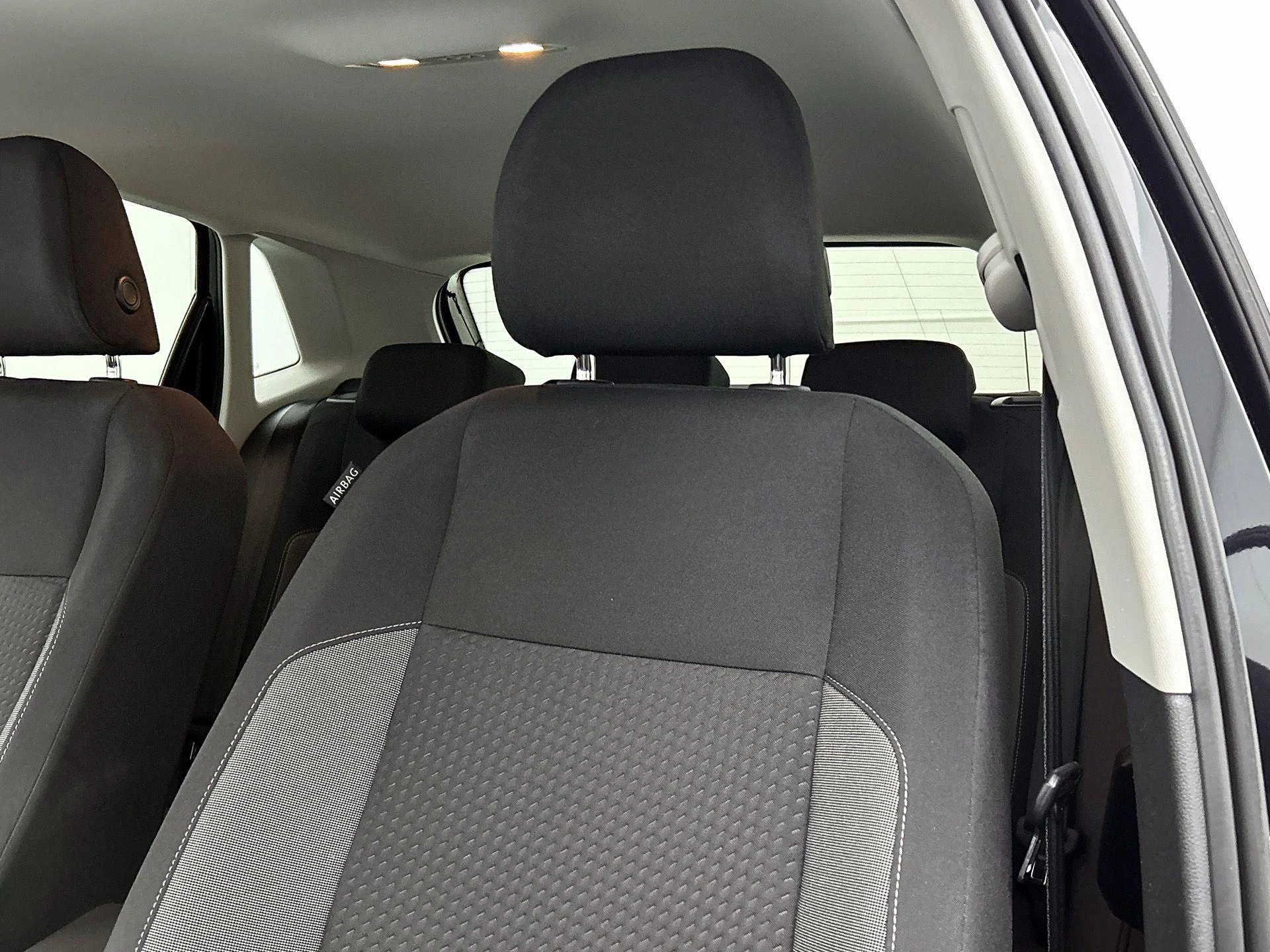 Volkswagen-Polo-image-9