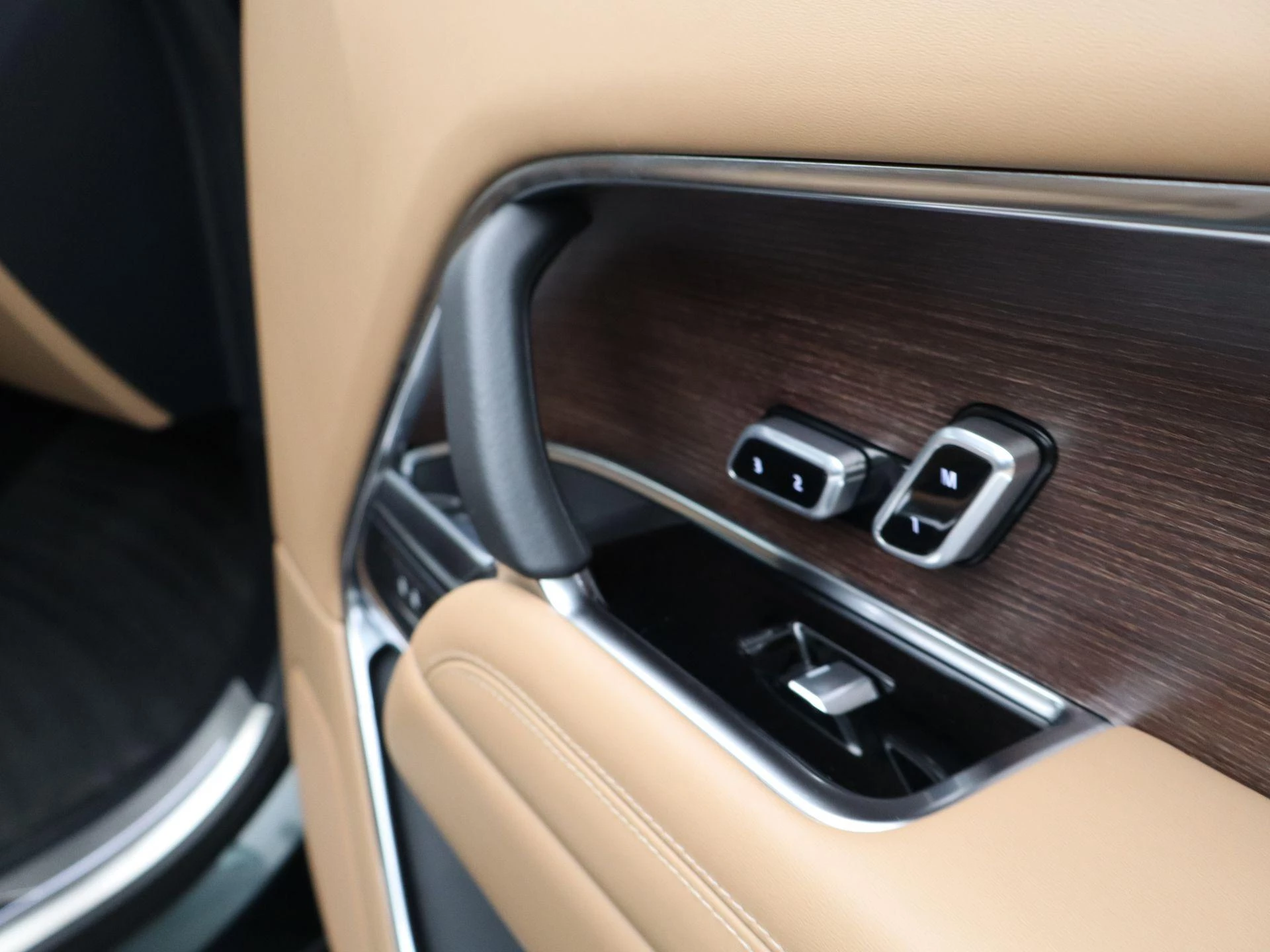 Land Rover-Range Rover-image-38
