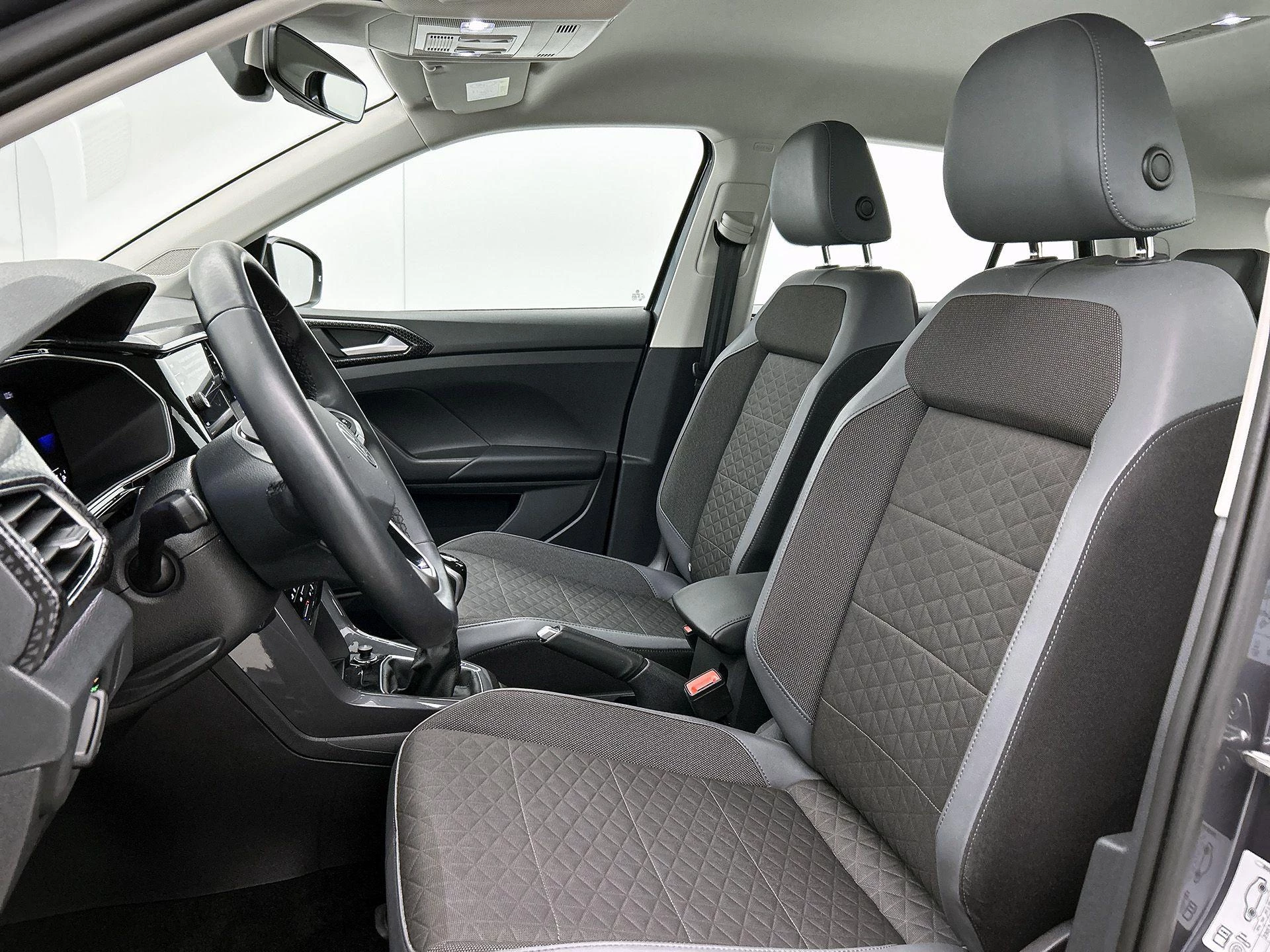 Volkswagen-T-Cross-image-33