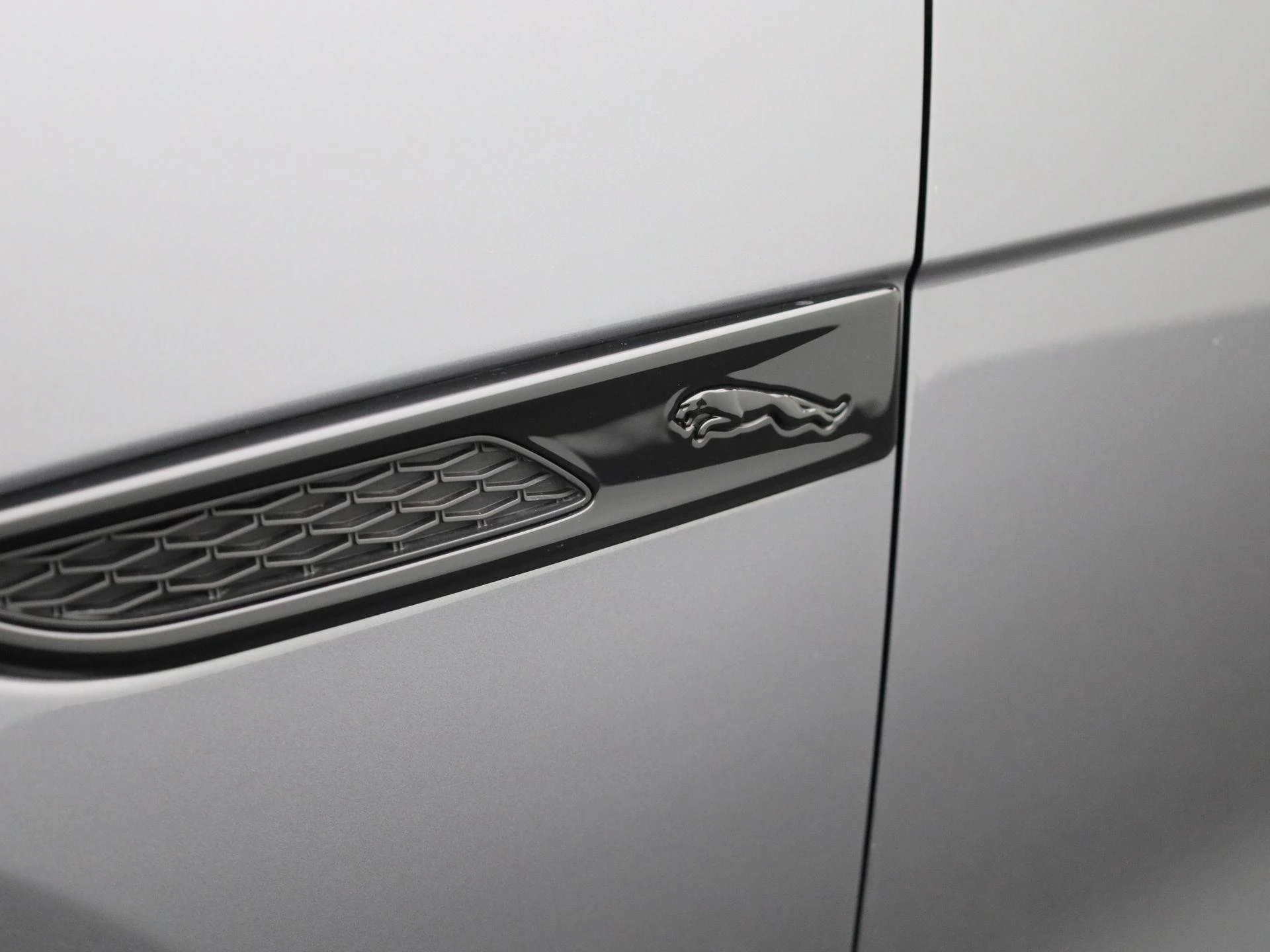 Jaguar F-PACE 2.0 P250 R-Dynamic SE