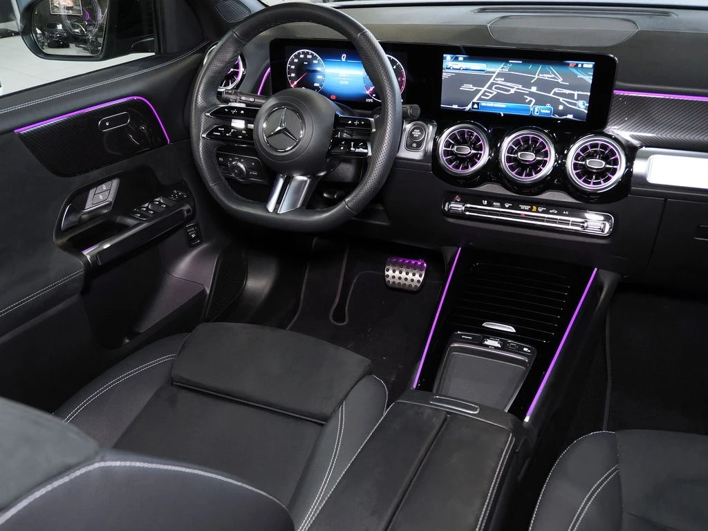 Mercedes-Benz-GLB 200 d-image-9