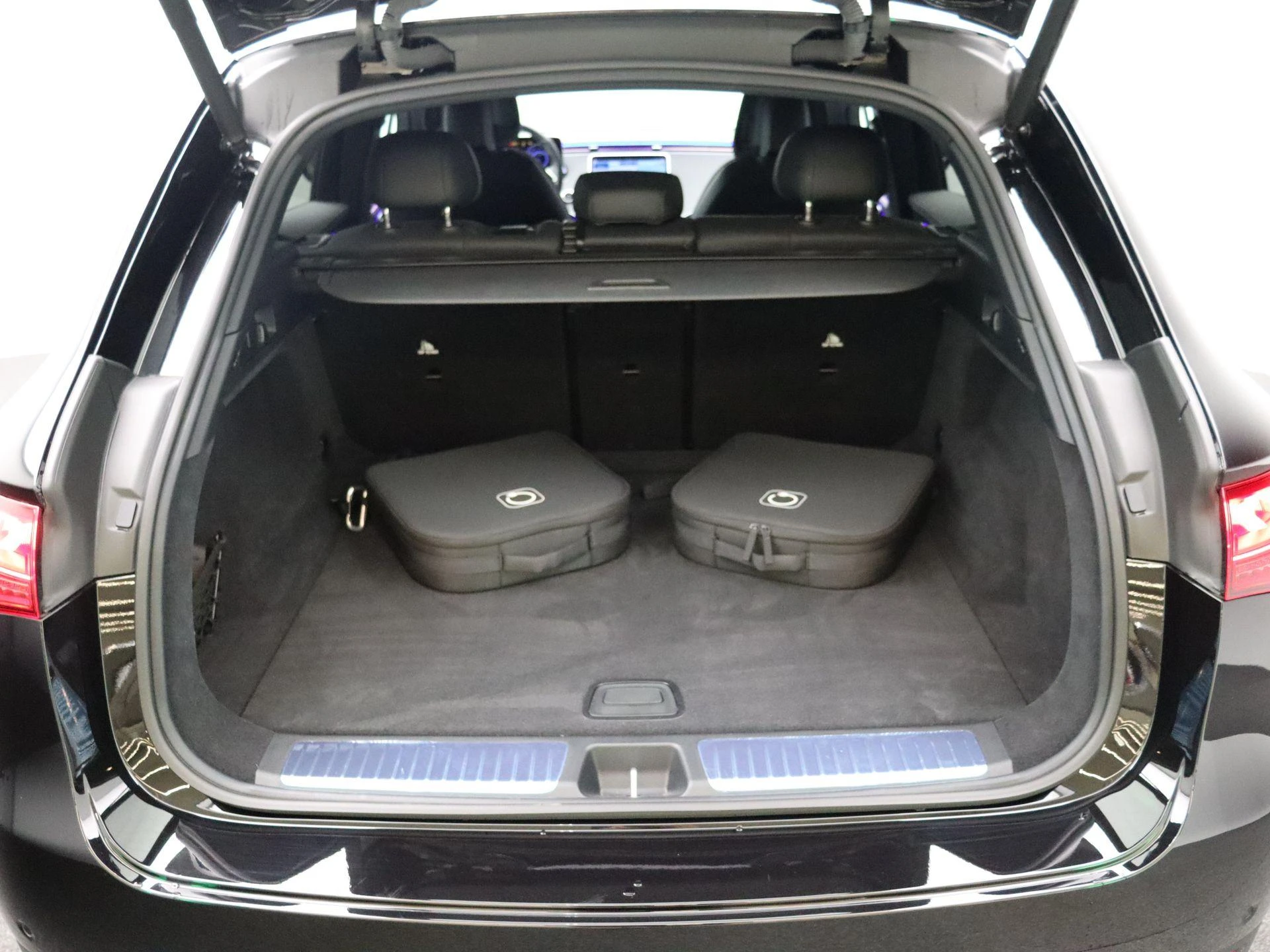 Mercedes-Benz-EQE-image-19