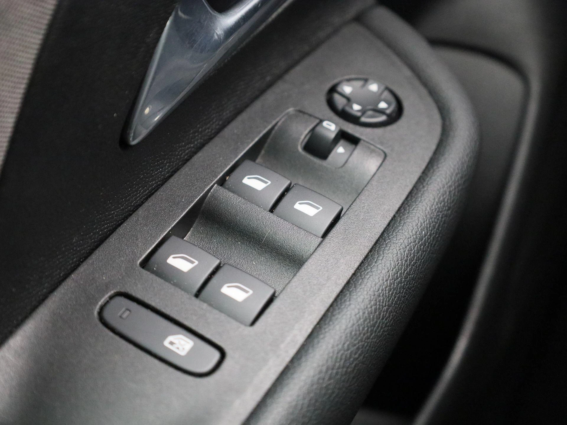 Opel-Mokka-e-image-25
