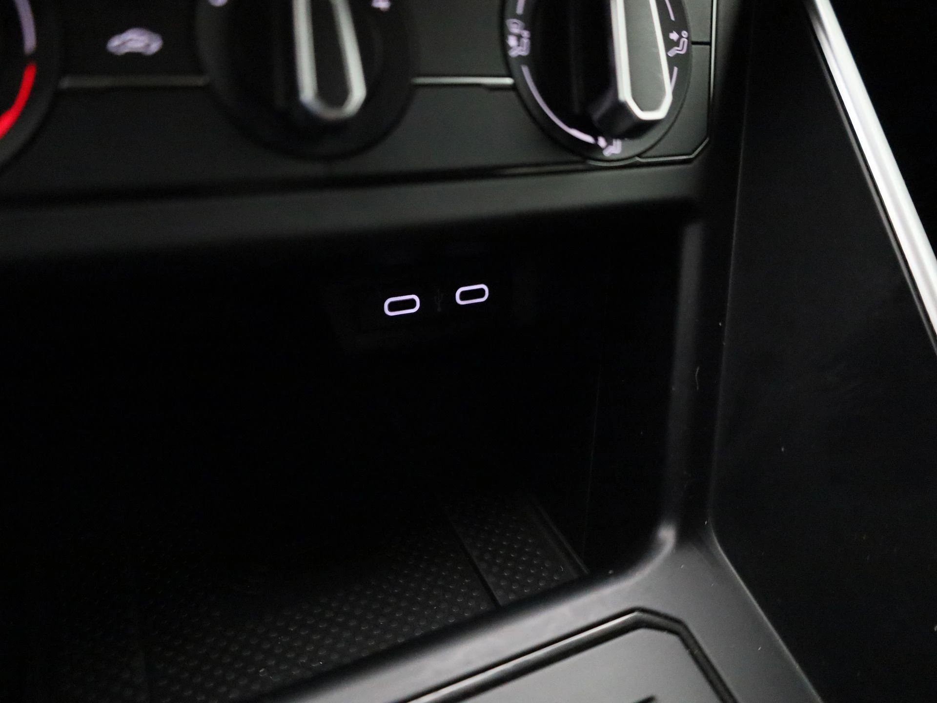 Volkswagen-Polo-image-23
