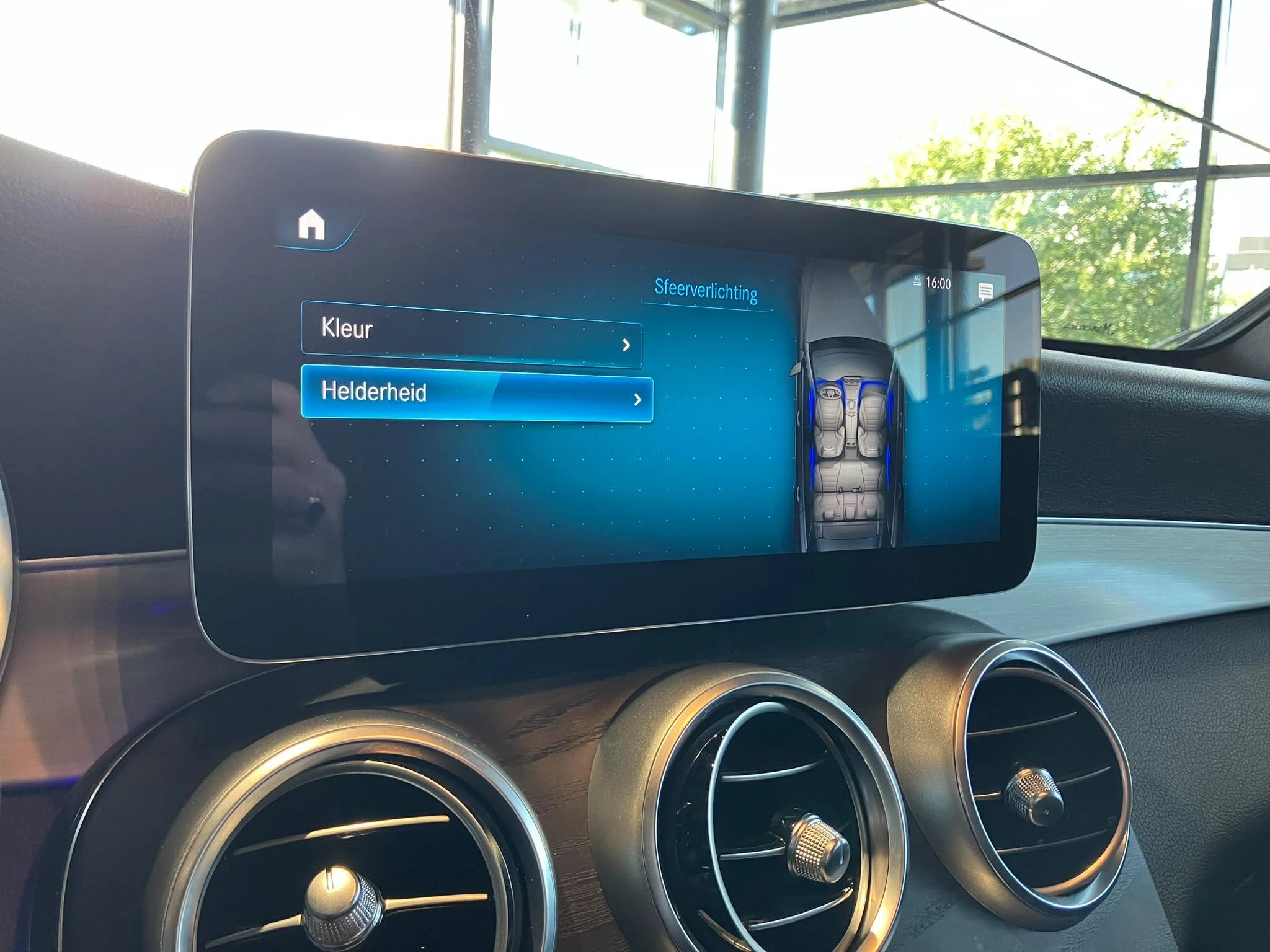 Mercedes-Benz-GLC-image-11