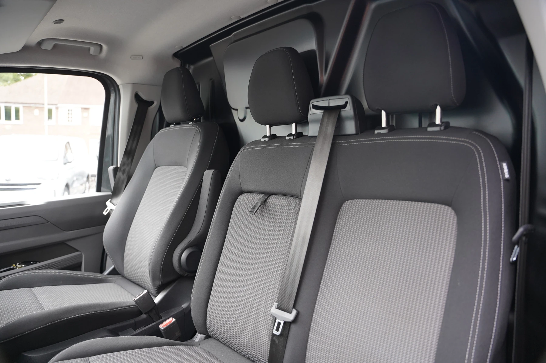 Volkswagen-Transporter-image-26